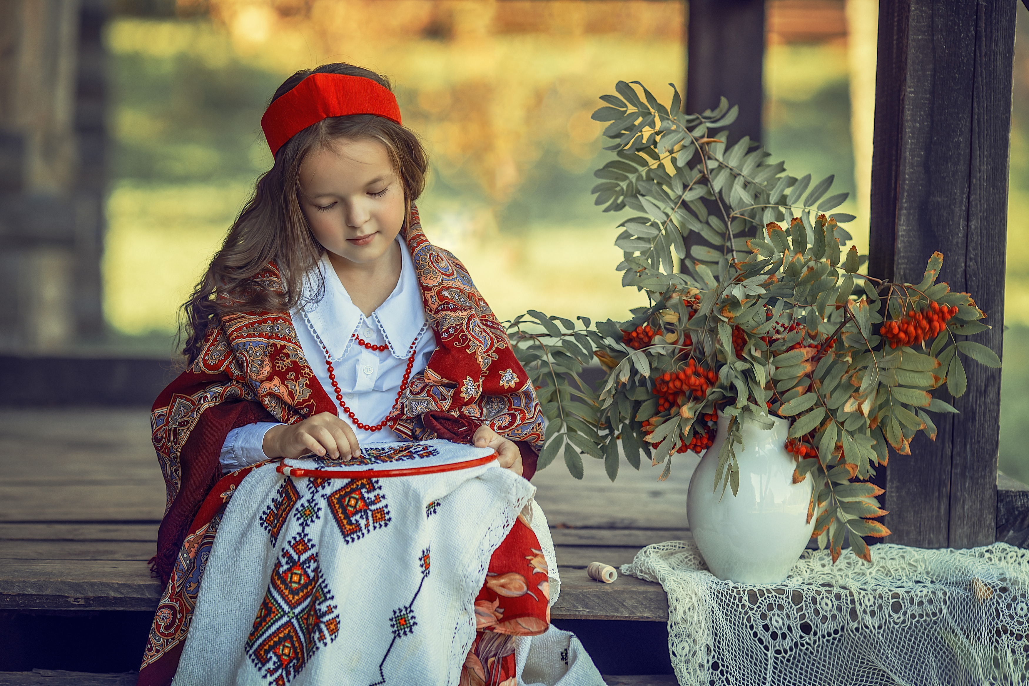 детская фотосессия, девочка в кокошнике, девочка вышивает, Ирина Ларина