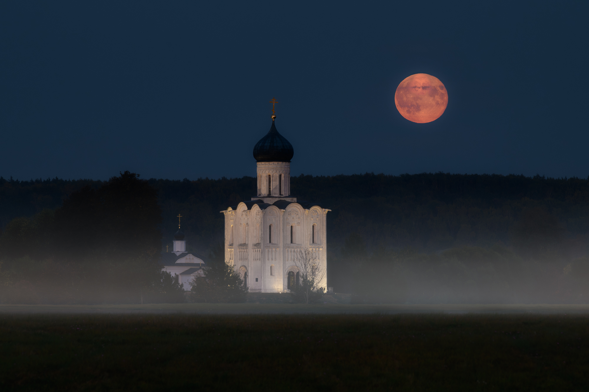 ночь, луна, храм, боголюбово, храм покрова на нерли, владимирская область, россия, туман, лето, православие, полнолуние, Томислав Ракичевич