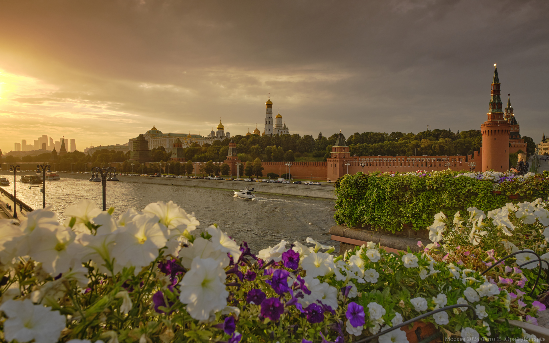 Москва, вечер, цветы, Кремль, закат, река, Дегтярев Юрий