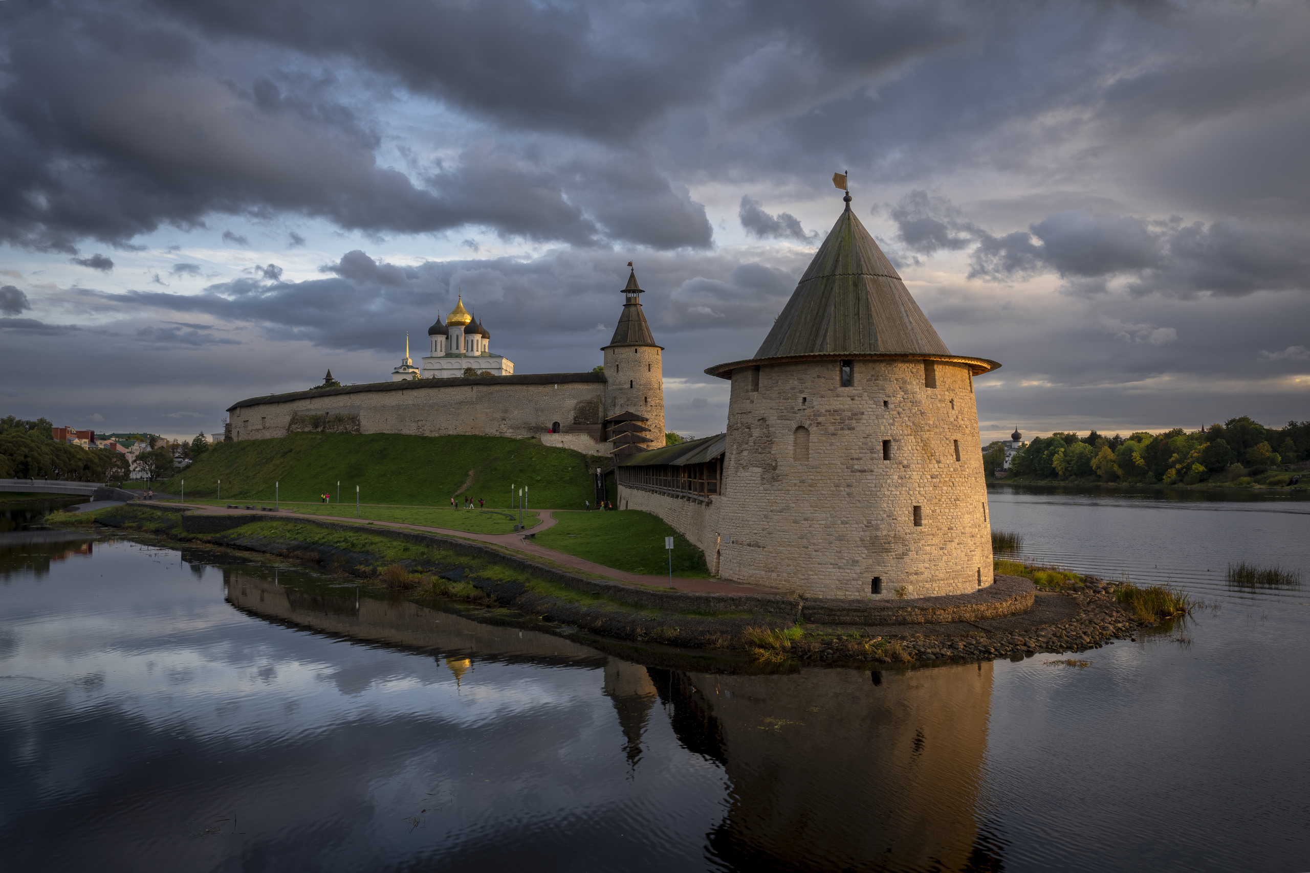 псков, кремль, плоская башня, закат, Mikhail Ioannisian