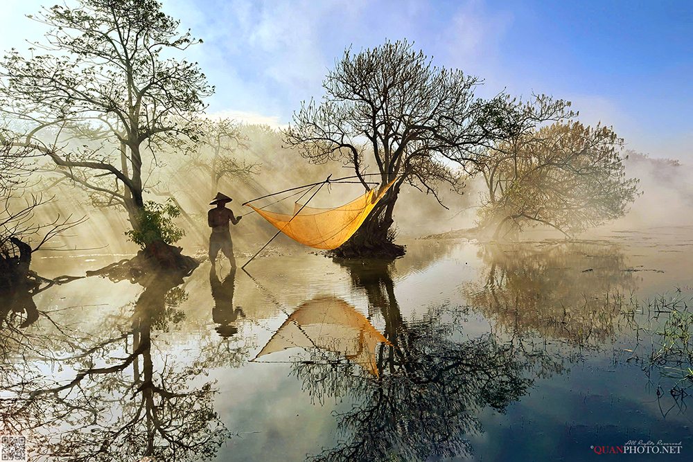 quanphoto, landscape, morning, autumn, forest, lagoon, fishing, fisherman, rays, reflections, rural, vietnam, quanphoto