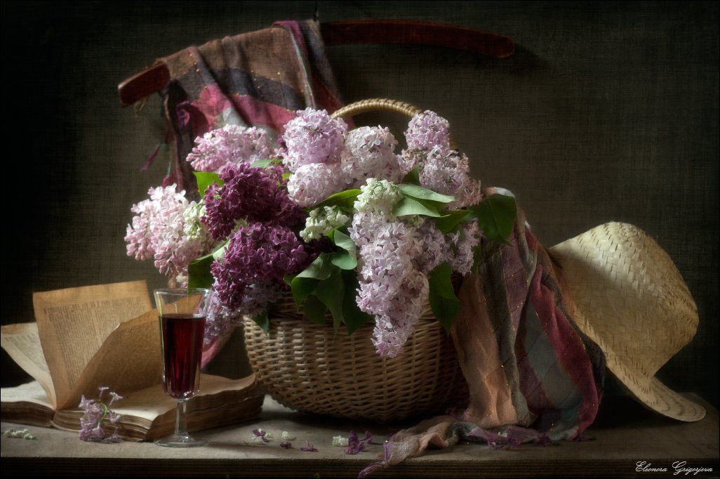 весна, корзина, май, натюрморт, сирень, соломенная шляпка, цветы, Eleonora Grigorjeva