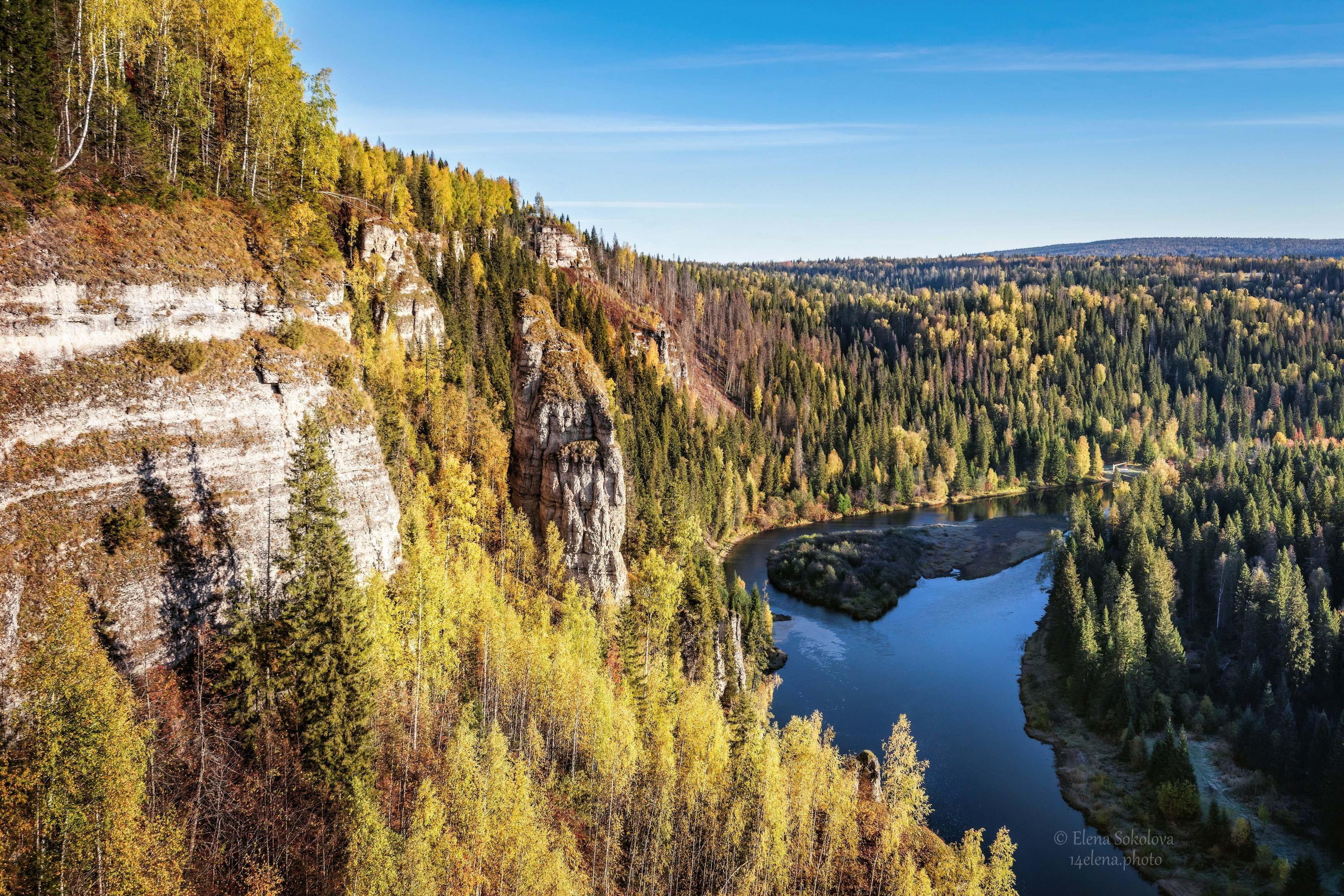 усьва, усьвинские столбы, осень, скалы, лес, тайга, река, Соколова Елена