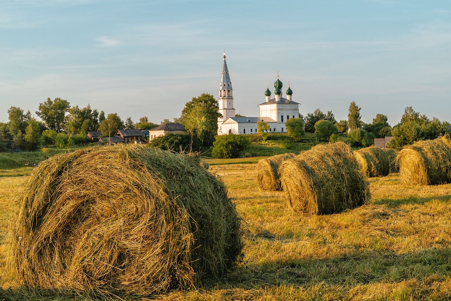 Россия, пейзаж, деревня, стог, церковь, Лариса Дука