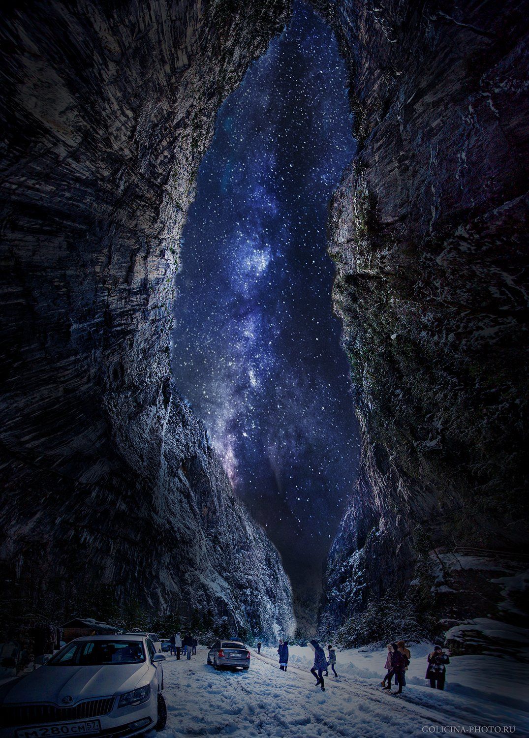 Star cave. Космическая пещера. Звездное небо и пещера. Небесные пещеры. Звездная пещера.