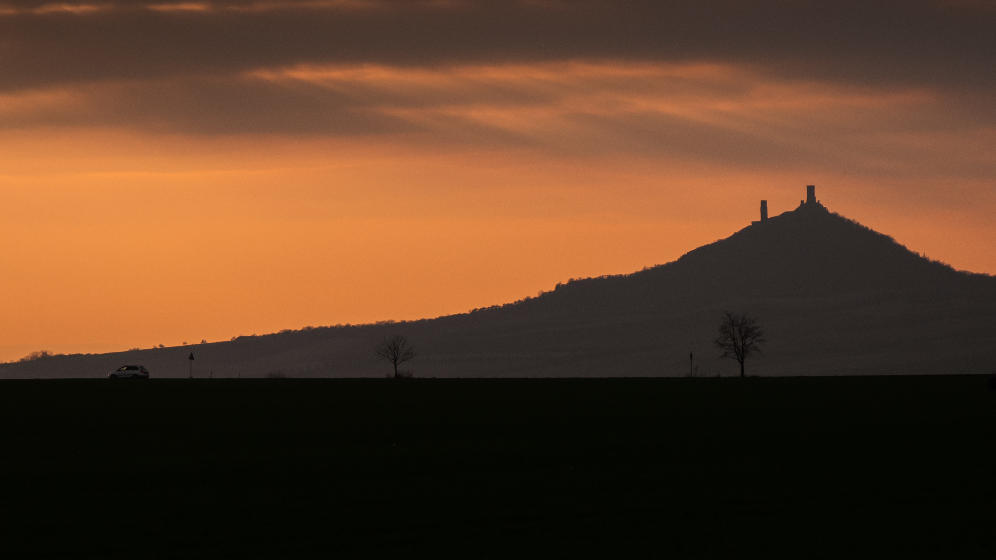 castle,czechia,hazmburg,landscape,sunset,car,story,minimalism, Slavomír Gajdoš