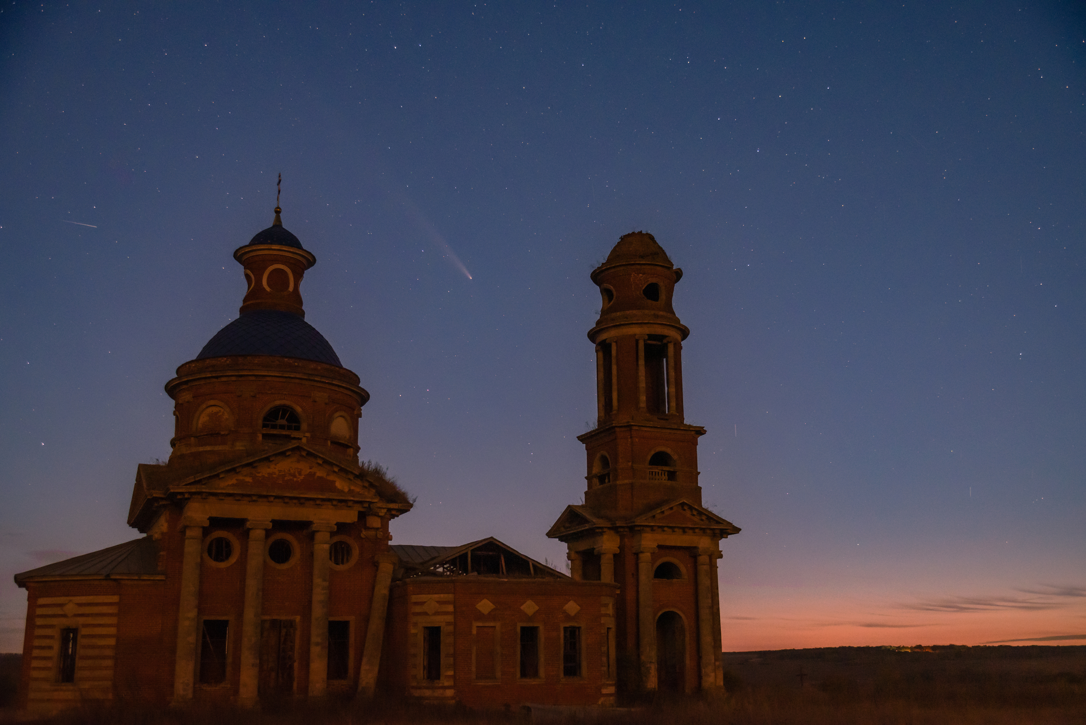 комета, ночь, звезды, Atlas, церковь, храм, крест, астро, астропейзаж, star, comet, night, travel, путешествие, cross, спутники, Stalink, сталинк, запуск, метеор, meteor, Сергей Немцев