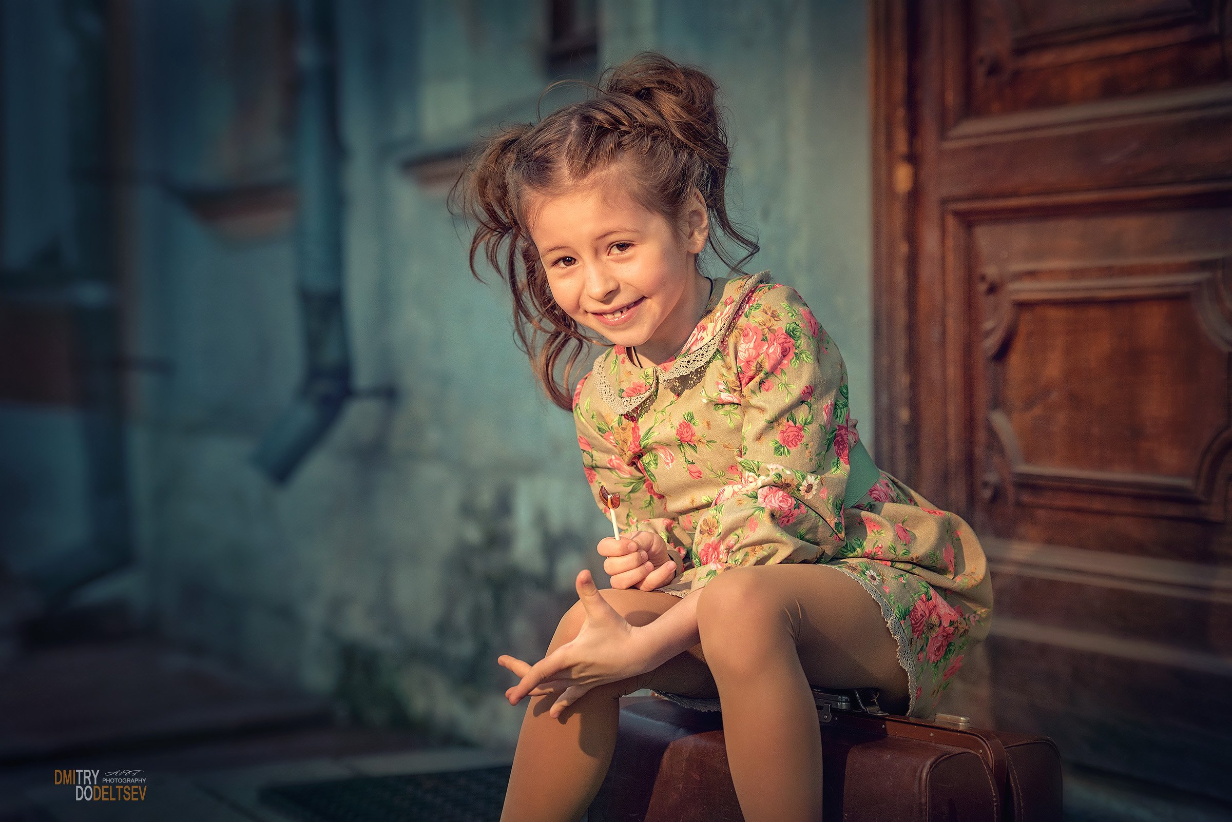 девочка, портрет, дети, чемодан, дверь, ретро, Дмитрий Додельцев