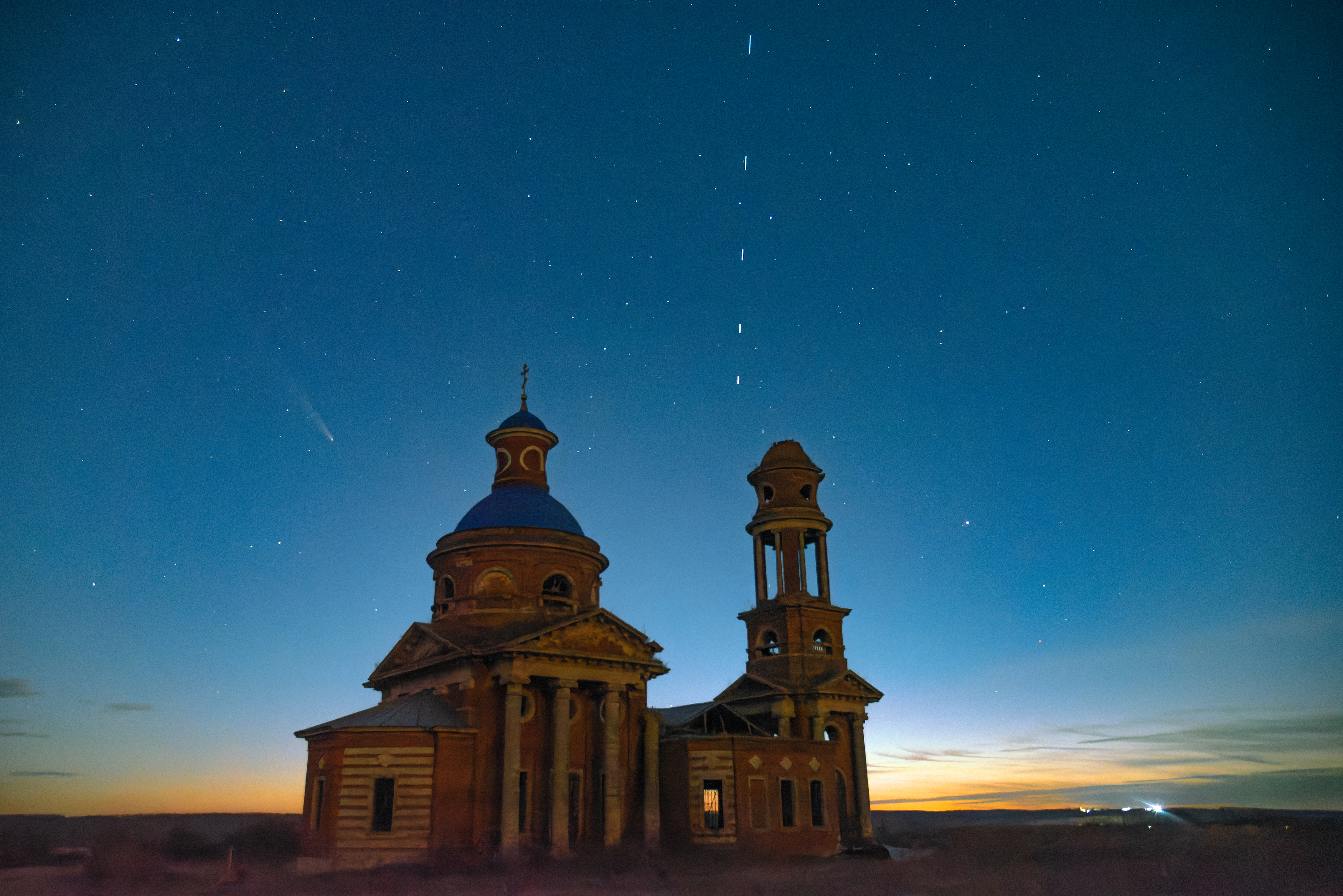 комета, ночь, звезды, Atlas, церковь, храм, крест, астро, астропейзаж, star, comet, night, travel, путешествие, cross, спутники, Stalink, сталинк, запуск, Сергей Немцев