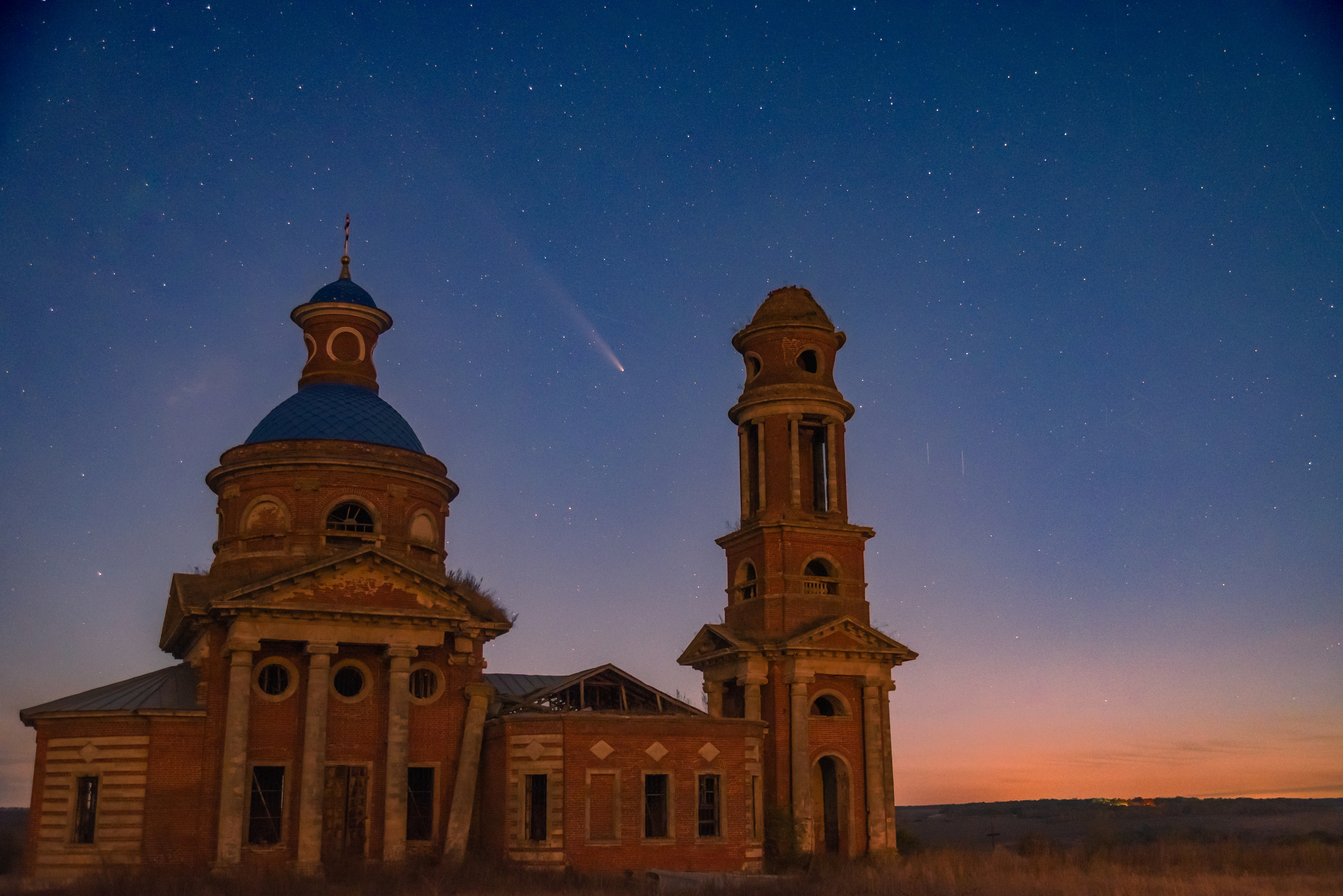 комета, ночь, звезды, Atlas, церковь, храм, крест, астро, астропейзаж, star, comet, night, travel, путешествие, cross, спутники, Stalink, сталинк, запуск, метеор, meteor, Сергей Немцев