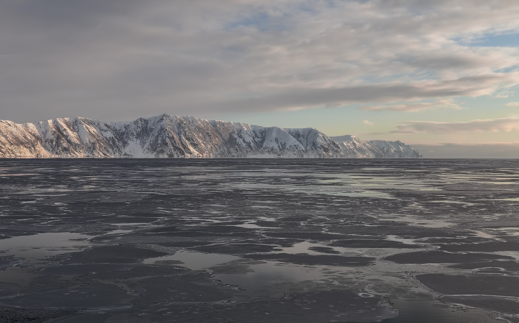 зима, утро, охотское море, лёд, январь, скалы, берег, Евгений Паршуков