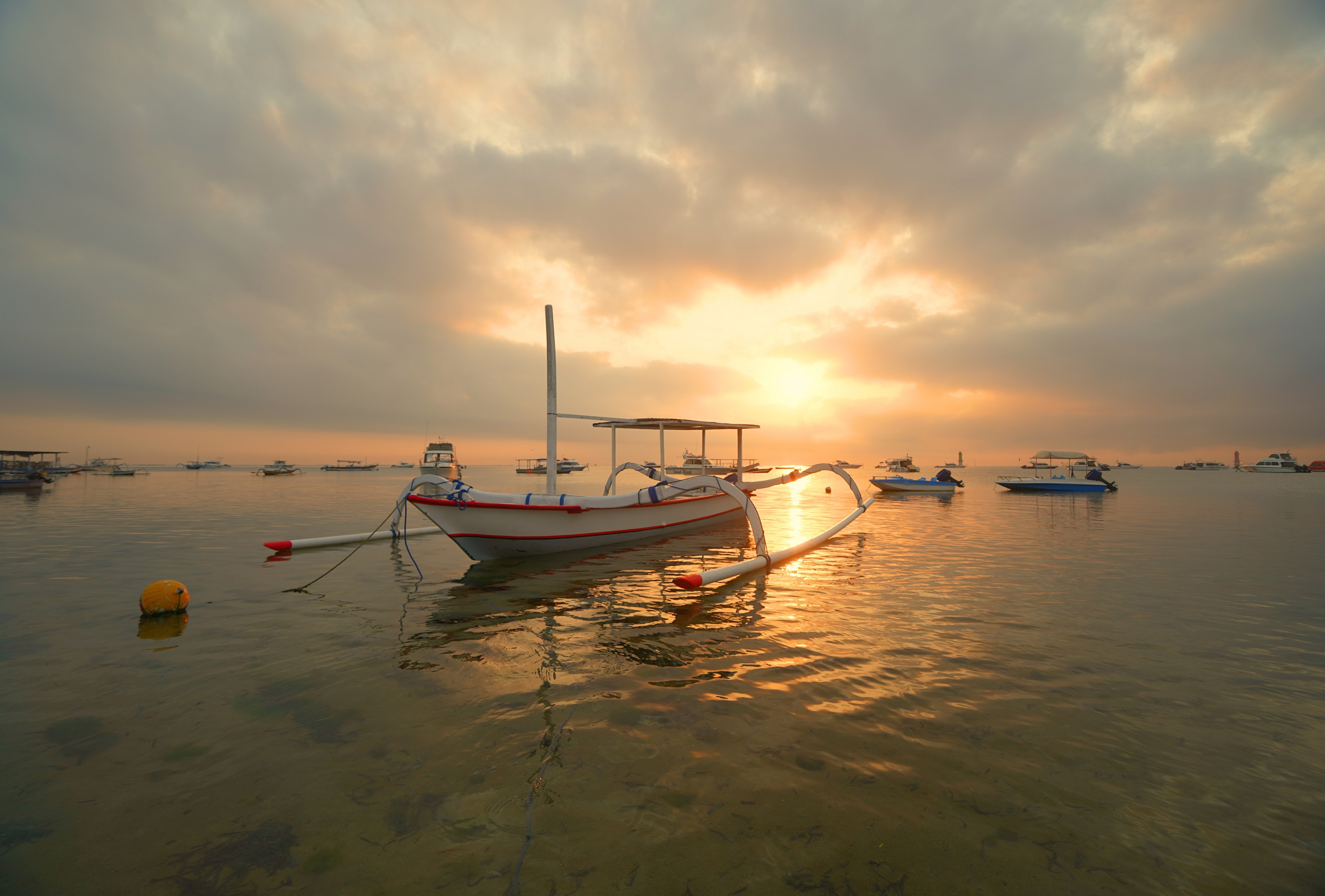 dawn, sunrise, shore, sea, ocean, sky, horizon, boat, color, light, reflection, landscape, nature, morning, bright, jukung, low tide,  Сергей Андреевич