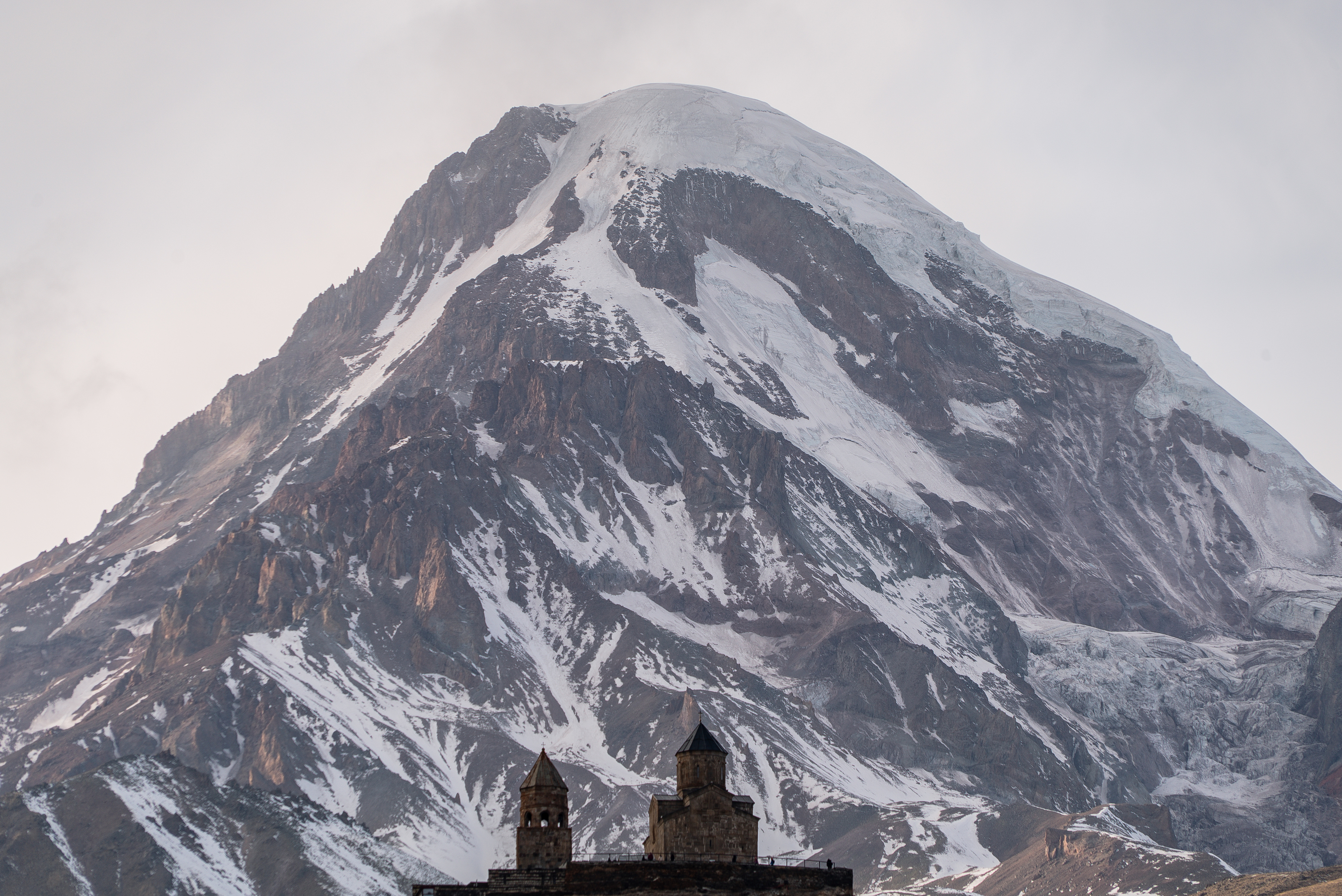 Грузия, Казбеги, Степанцминда, Троицкая церковь в Гергети, Gergeti Trinity Church, гора Казбек, Юрий Гаврилов