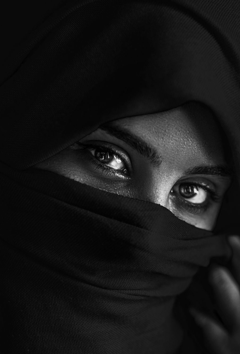 black and white, female portrait, details, look, eyes, light, gray shades, power, scarf, Seif Koussani