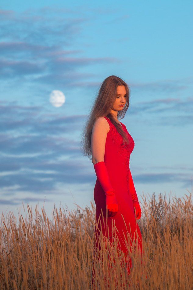 луна, закат, девушка, красное платье, Александр