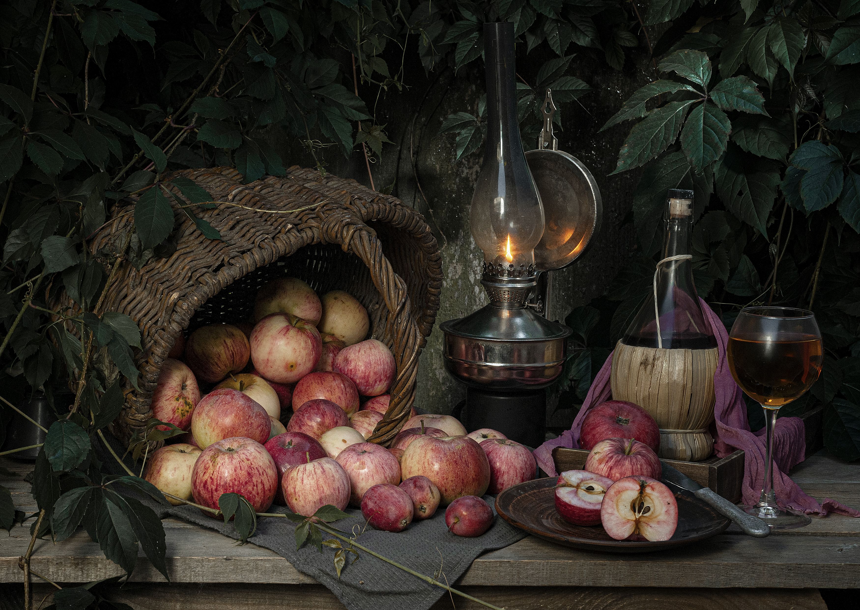 керосиновая лампа яблоки бокал сидра бутыль, Алексей Кошелев