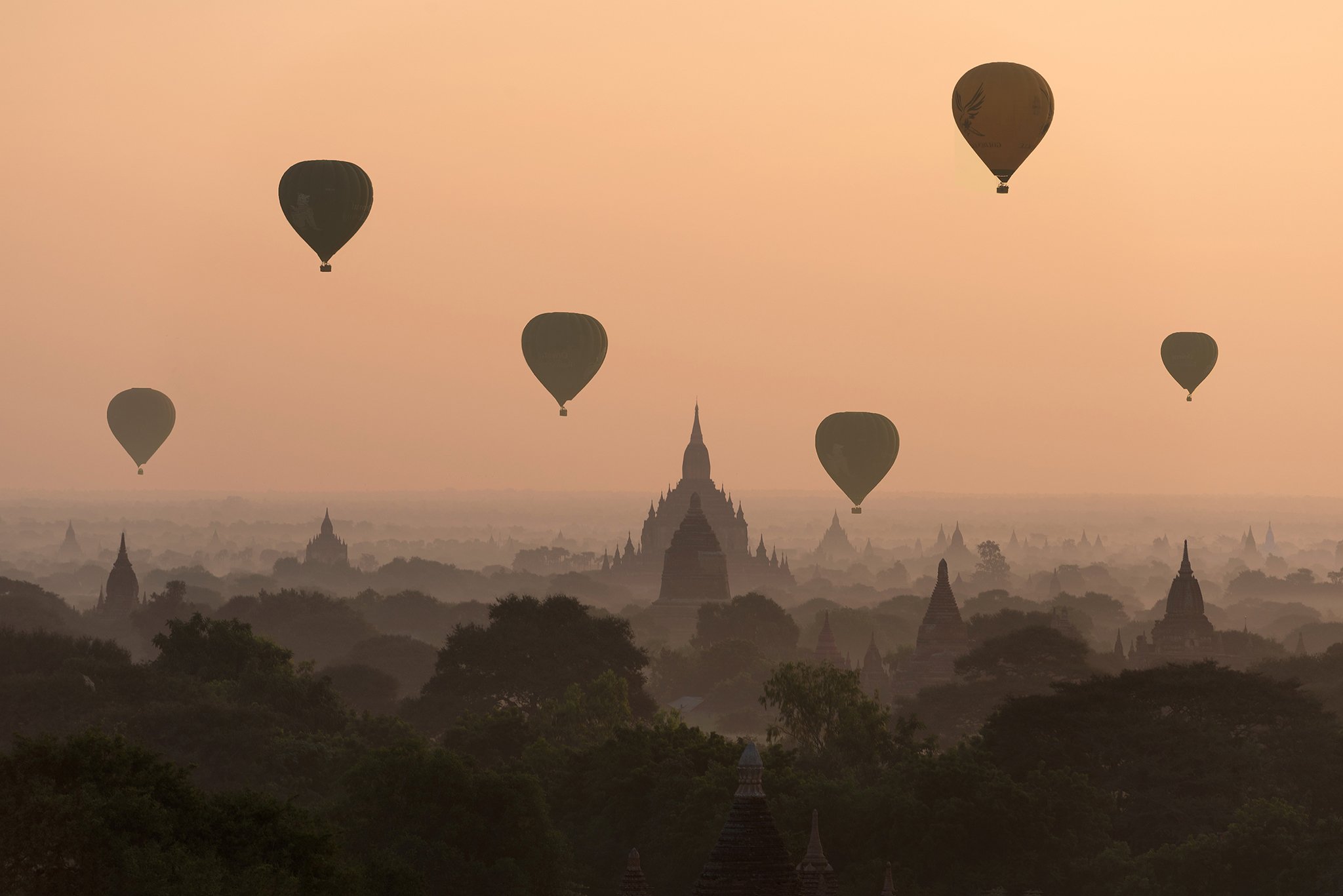 Bagan, balloons, flying ,over ,ancient,temples, sarawut intarob