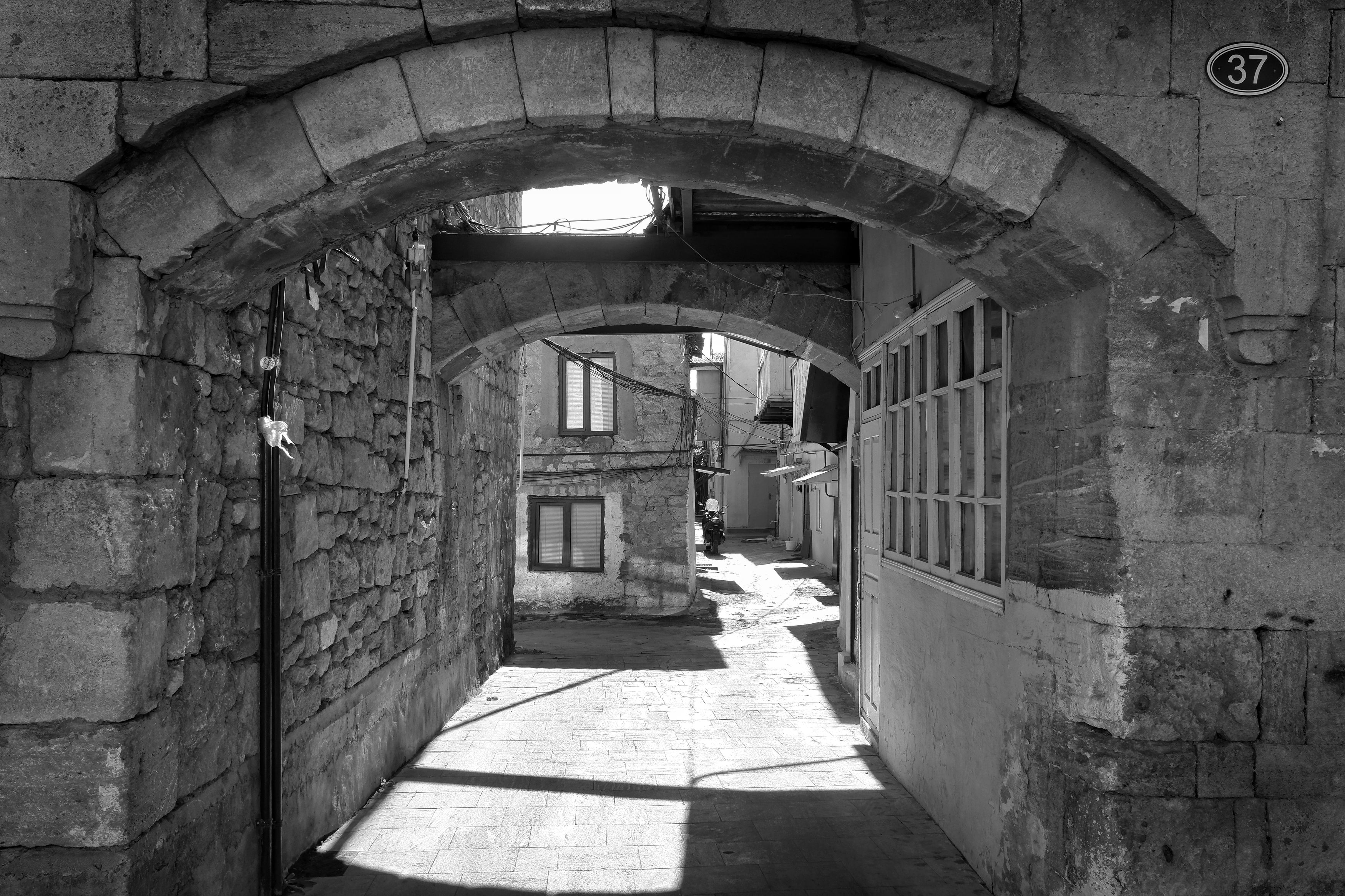 двор, пустота, арка, Зорин Миша