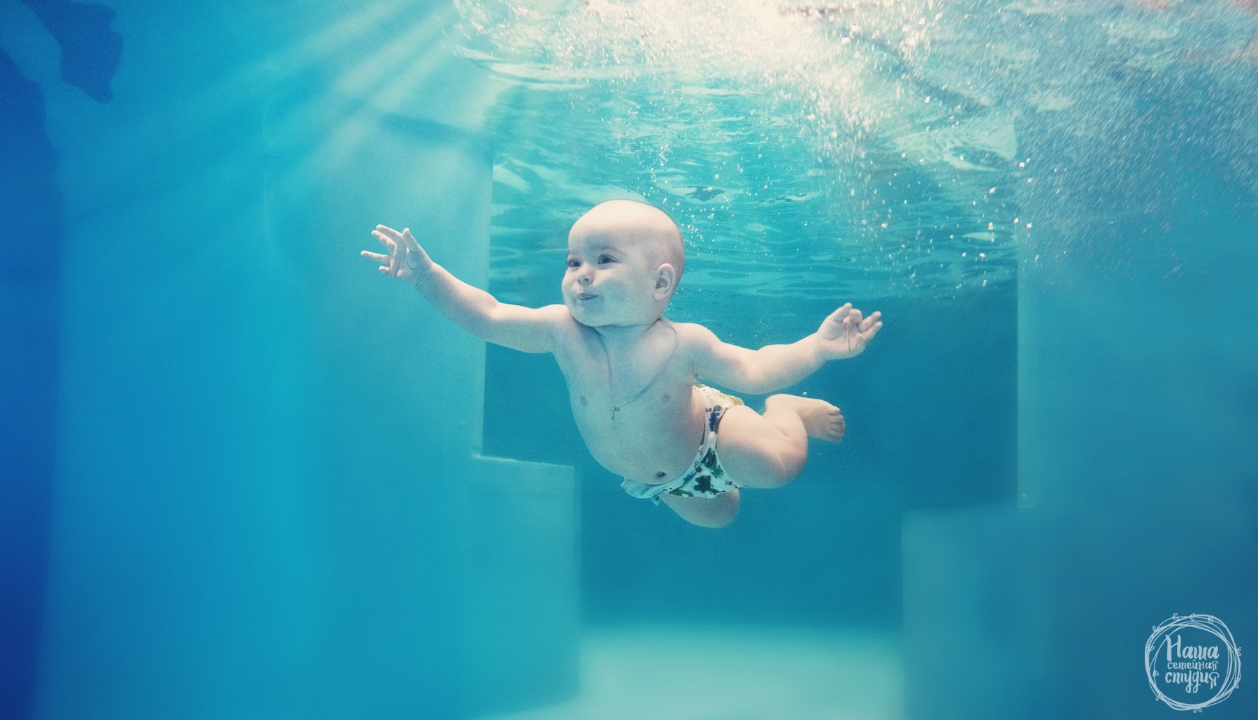 подводная фотография, под водой, младенец, свёт, полёт, ныряет, Владимир Яковенко