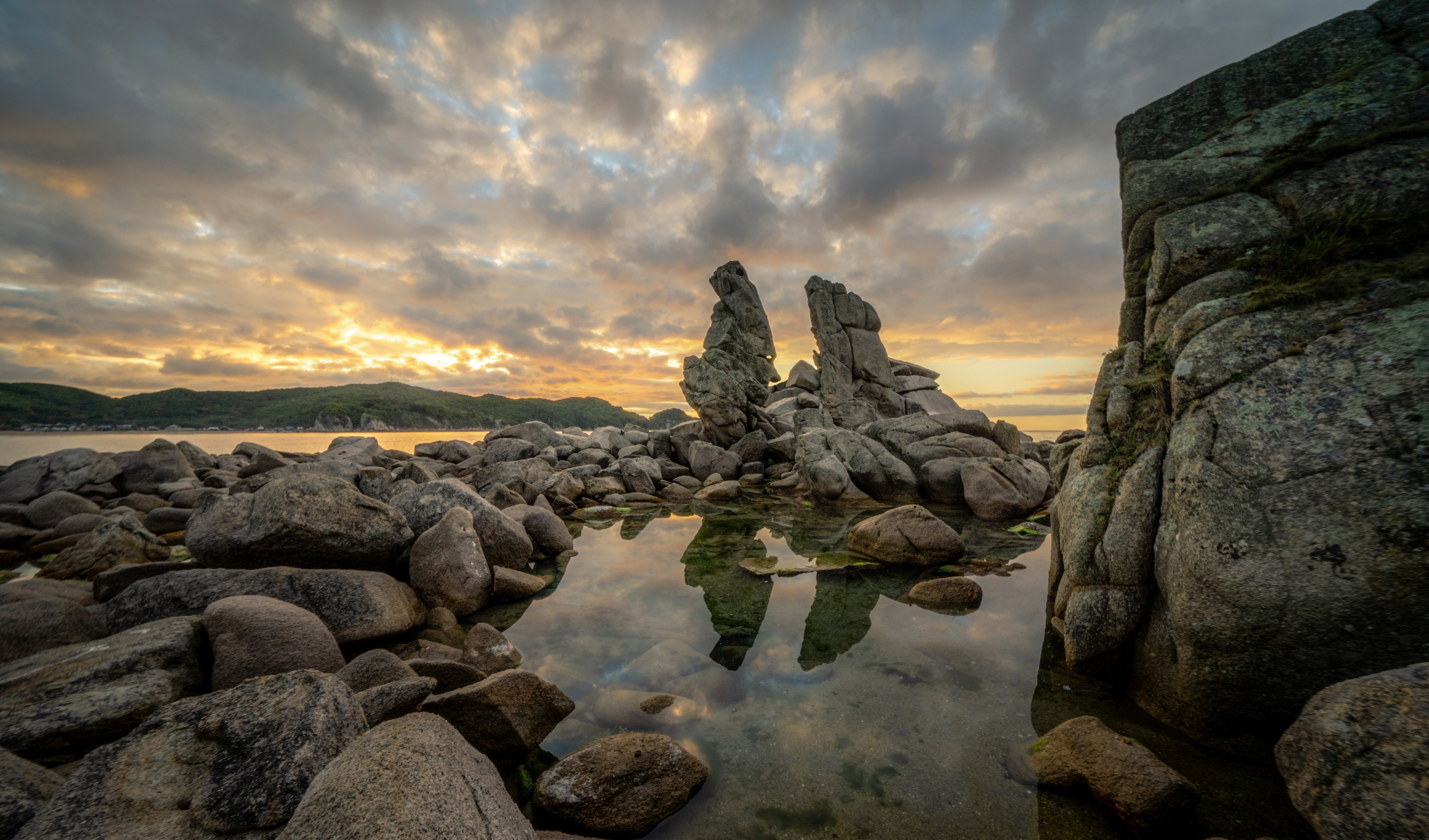 Россия, Приморский край, Лазовский заповедник, Приморье, бухта Спокойная, кекуры, , Гаврилов Юрий