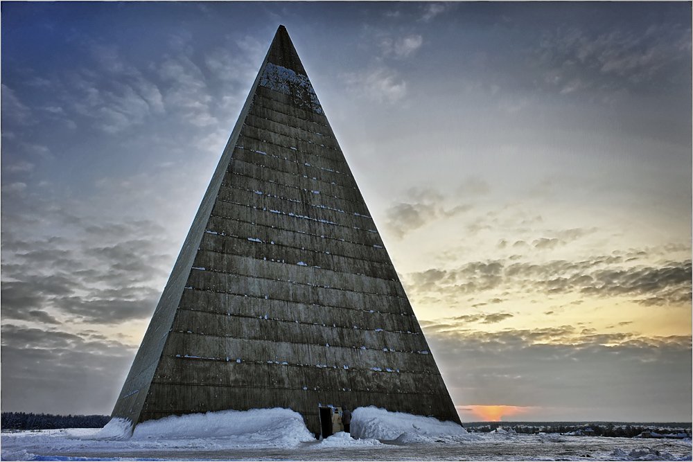 пирамида, Борис Пирог