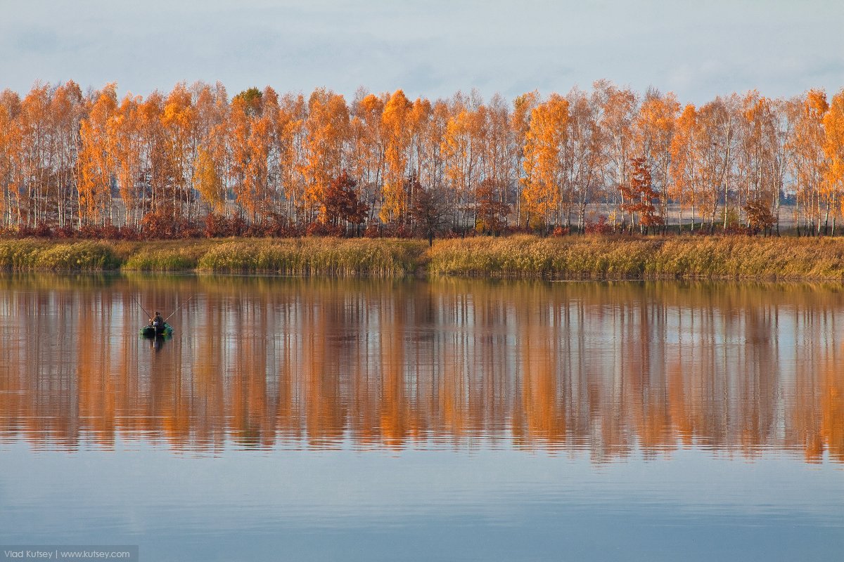 рыбалка, река, речка, рыбаки, лодка, осень, деревья, Владимир Куцый