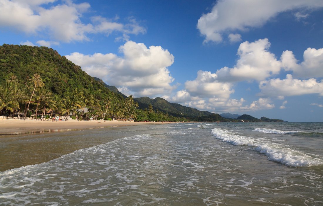 Море пляж пальмы горы облака таиланд Чанг, Георгий Машковцев