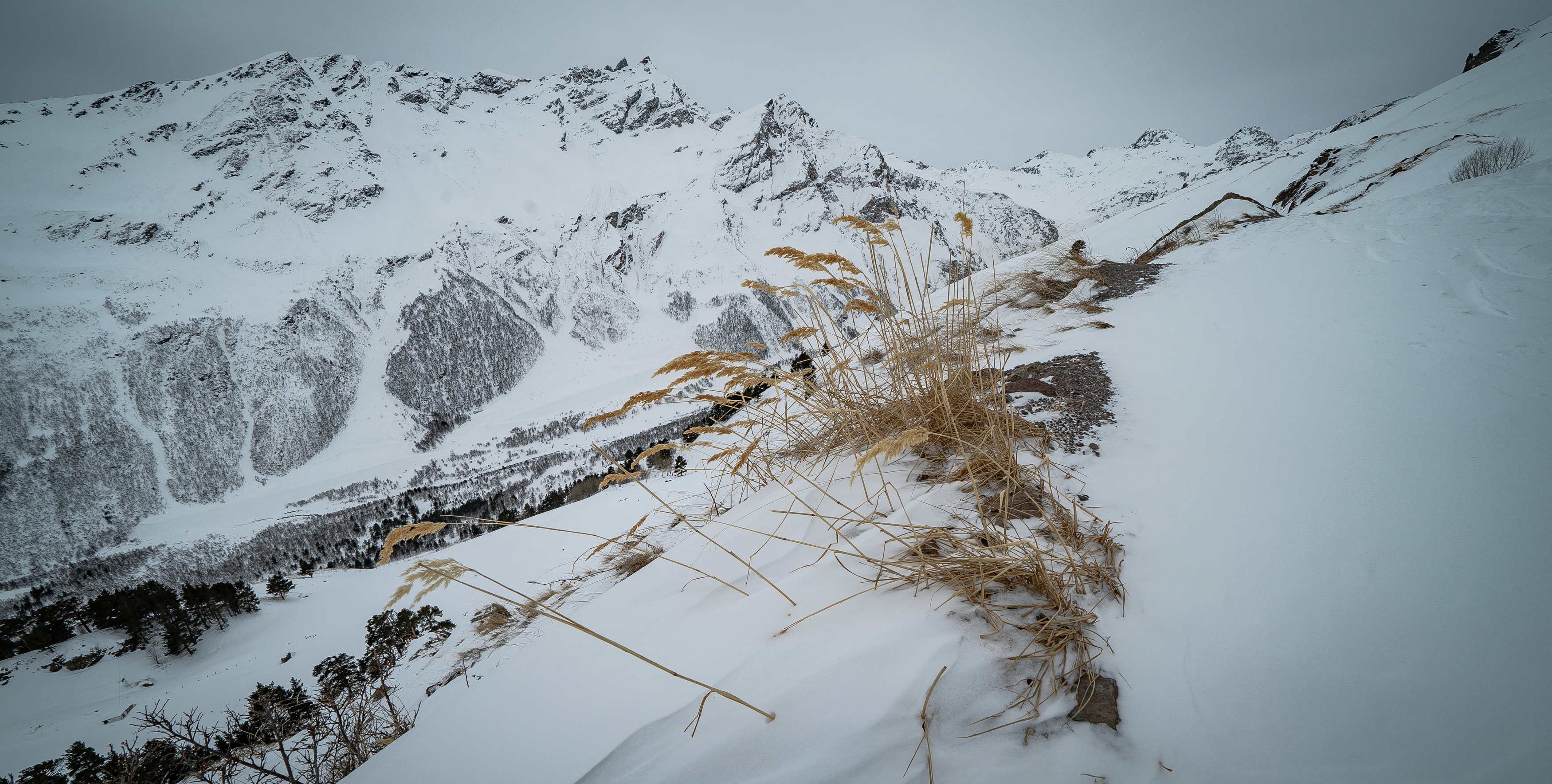 Россия, Кабардино-Балкария, Приэльбрусье, вид с горы Терскол на Баксанское ущелье, Гаврилов Юрий