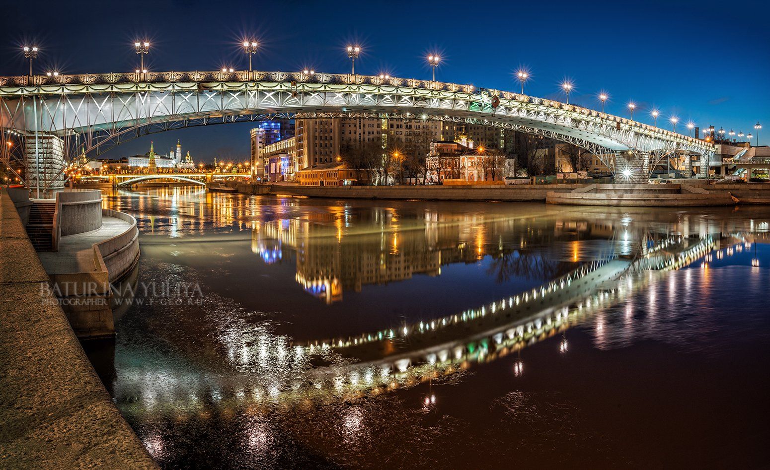 Москва, Патриарший мост, утро, ночь, отражение, Кремль, мост, набережная, город, Юлия Батурина