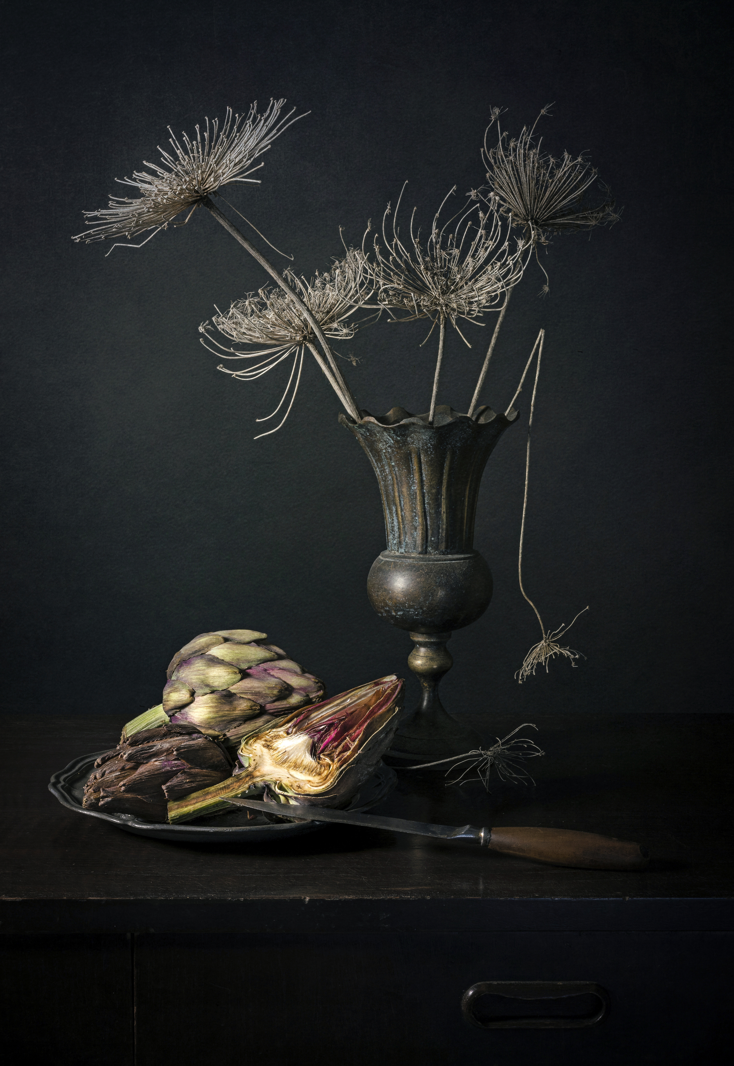 Ваза, артишок, нож, блюдо, сухие цветы-зонтики., Татьяна Горбачева Маментьева