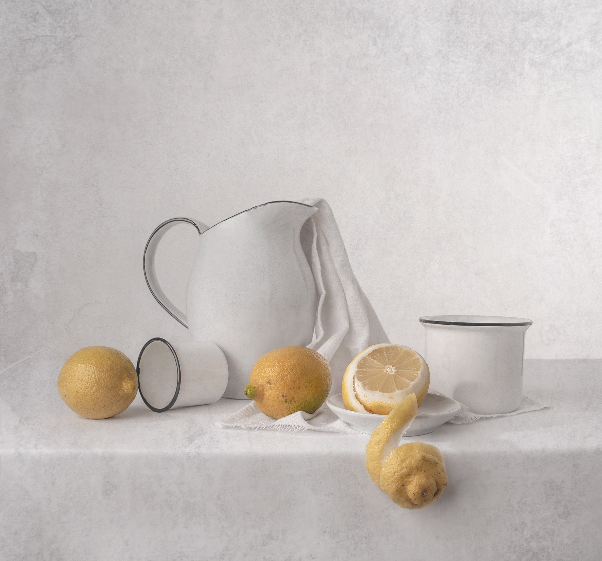 still life, light, lemon, yellow, white, texture, Maria Margareth Perfoncio
