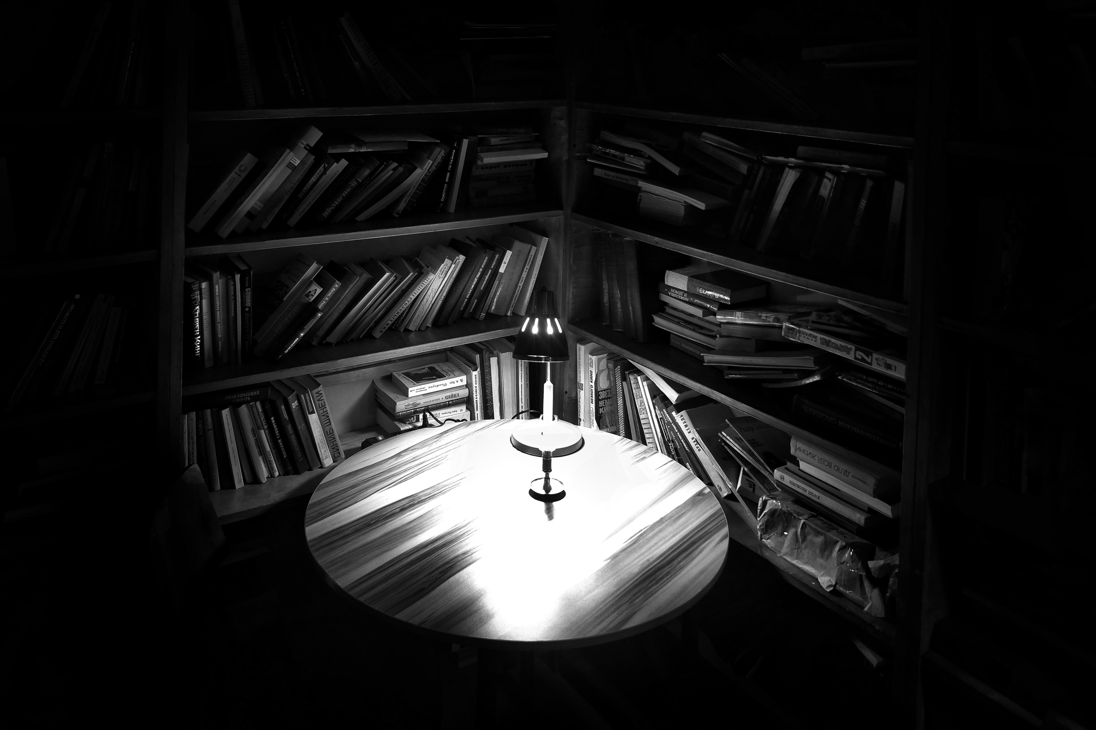 книги, лампа, свет, Зорин Миша