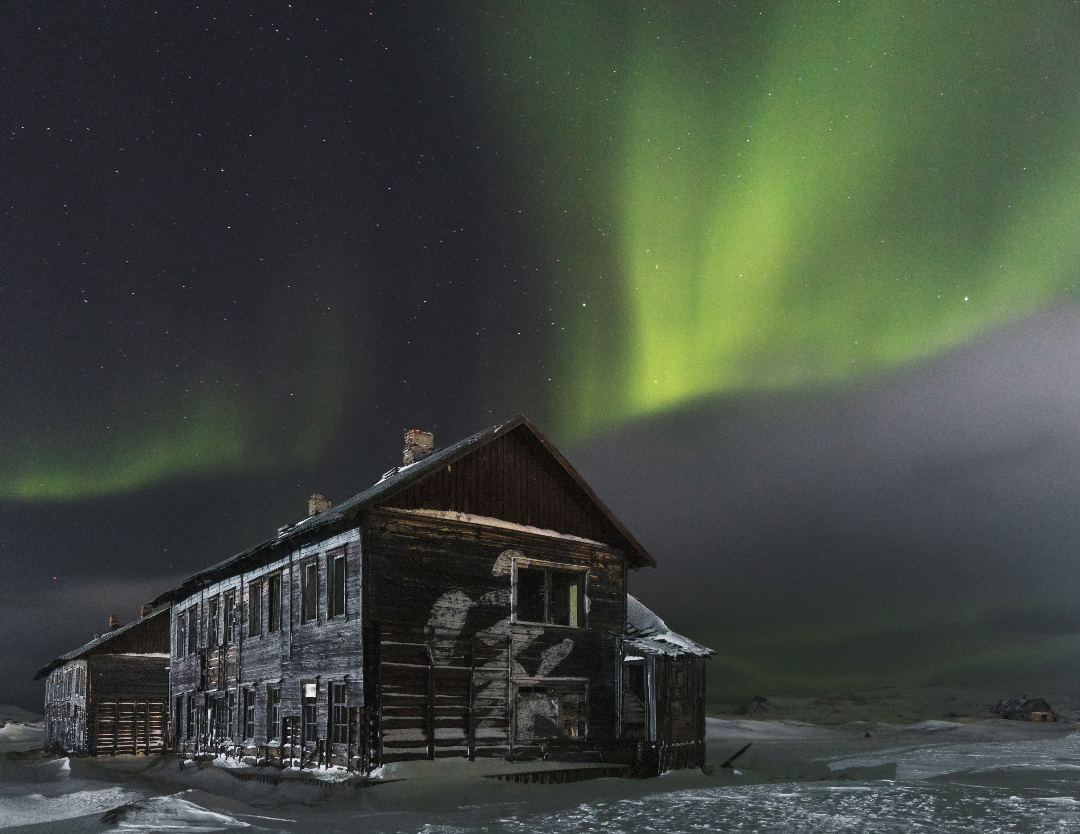 снег, разруха, заброшка, север, северное сияние, ночь, мороз, дом, холод, Калашников Максим