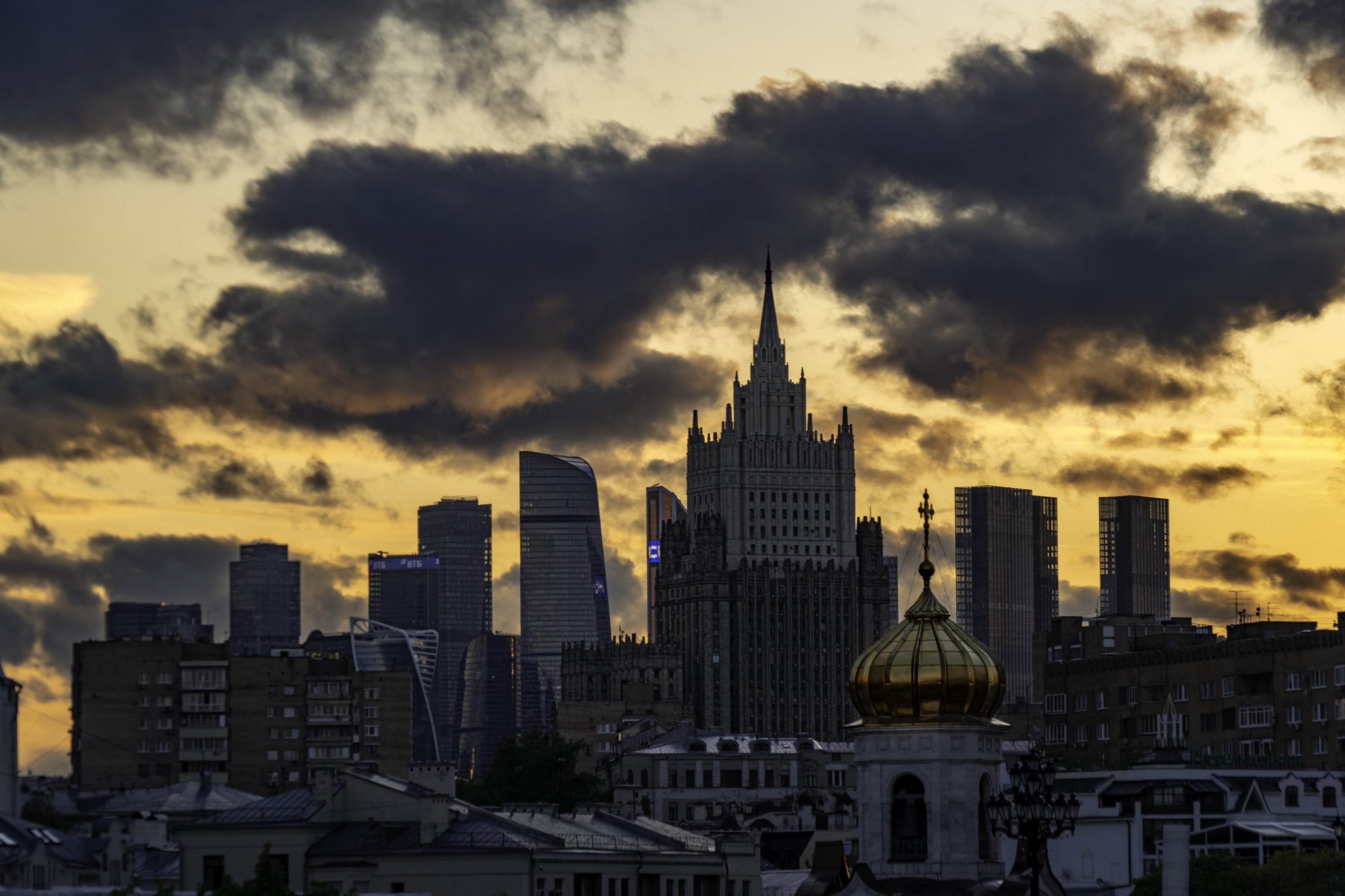 Москва, Патриарший мост. Храм Христа Спасителя, Москва-Сити, закат, , Гаврилов Юрий