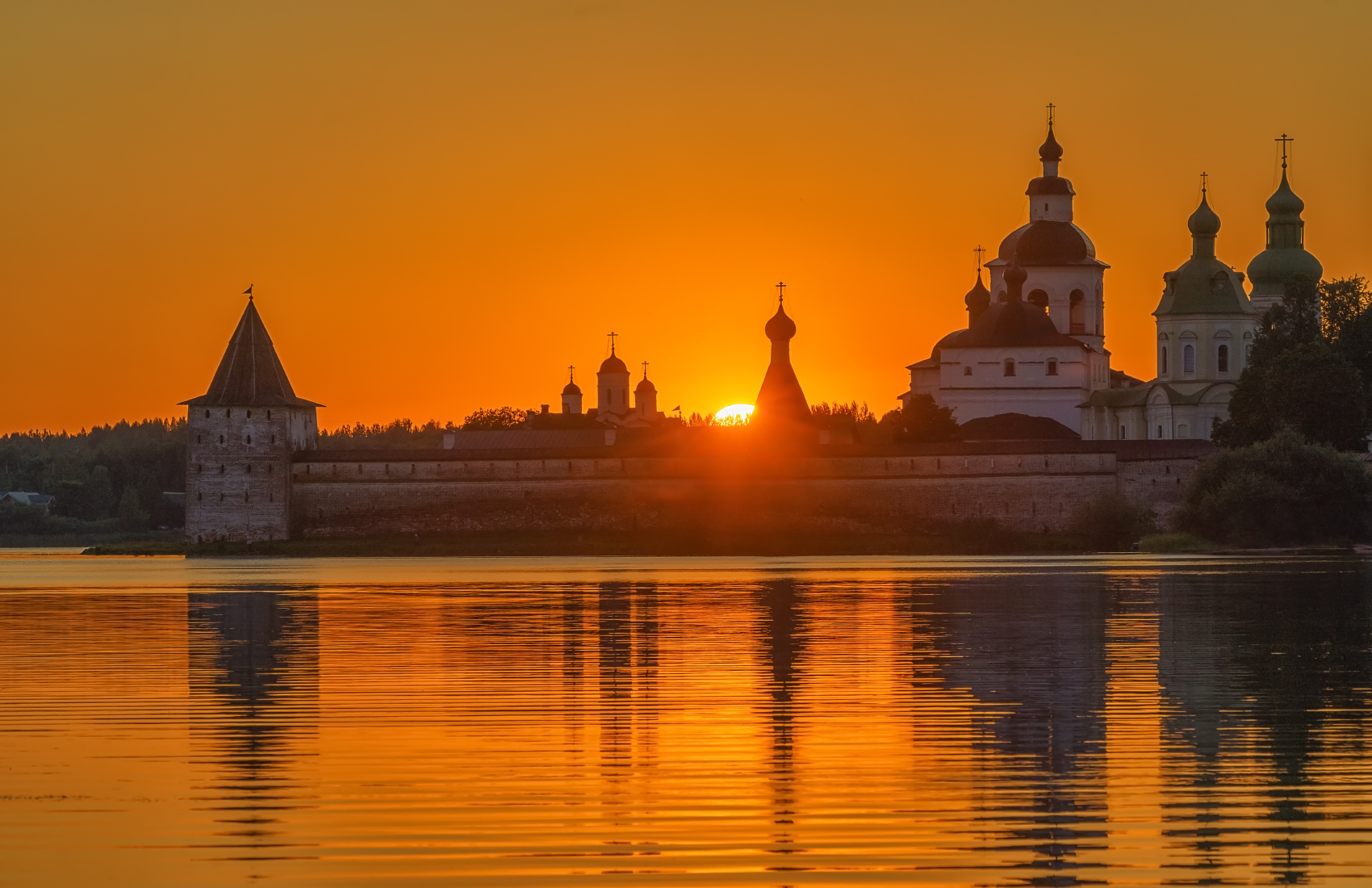 Россия, Вологда, Кирилло-Белозерский монастырь,закат, Лариса Дука