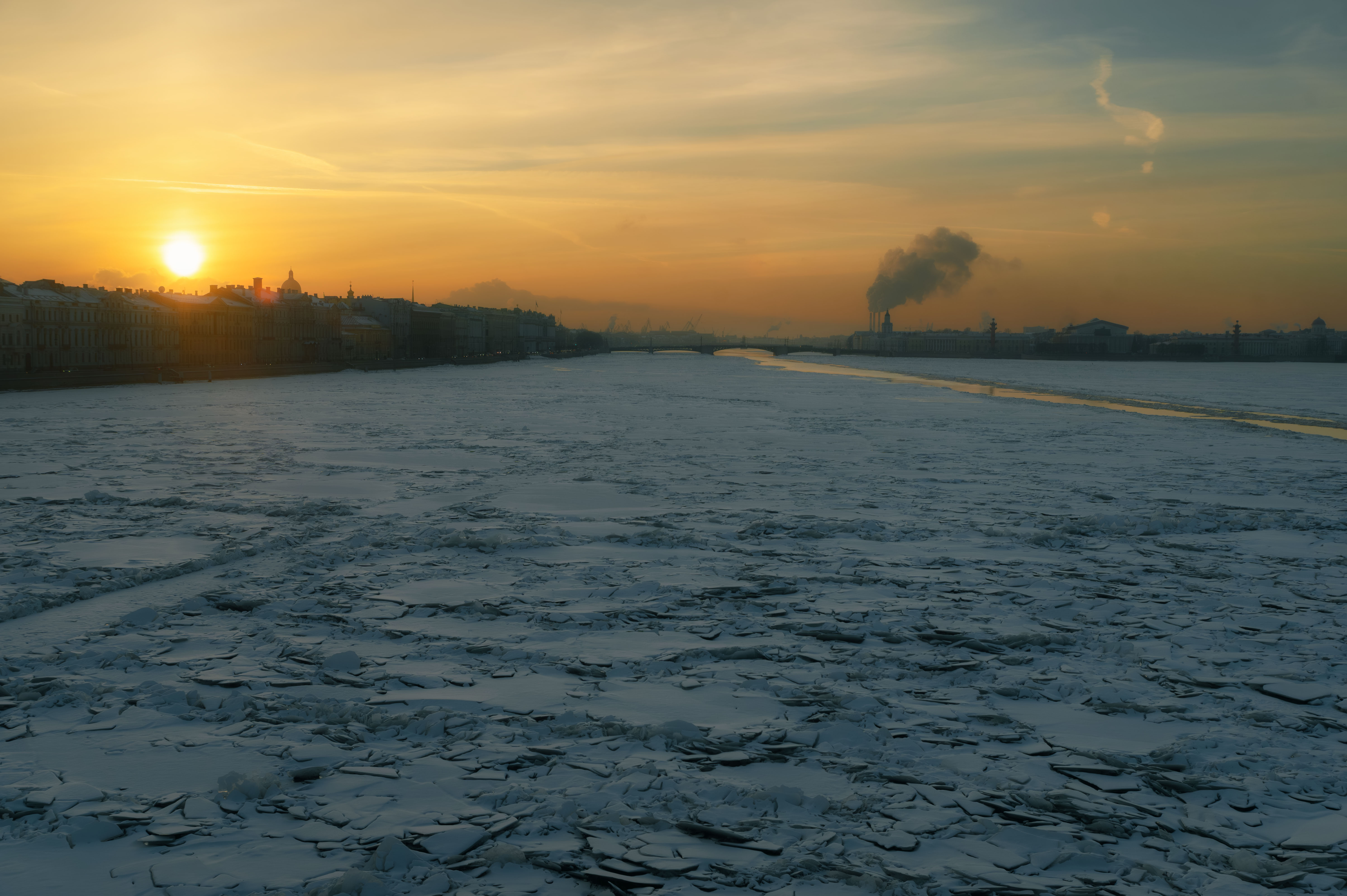 spb, frozen, embankment, snow, old, ice, industrial, leningrad, river, neva, sunset, snow, sunlight,, Бугримов Егор