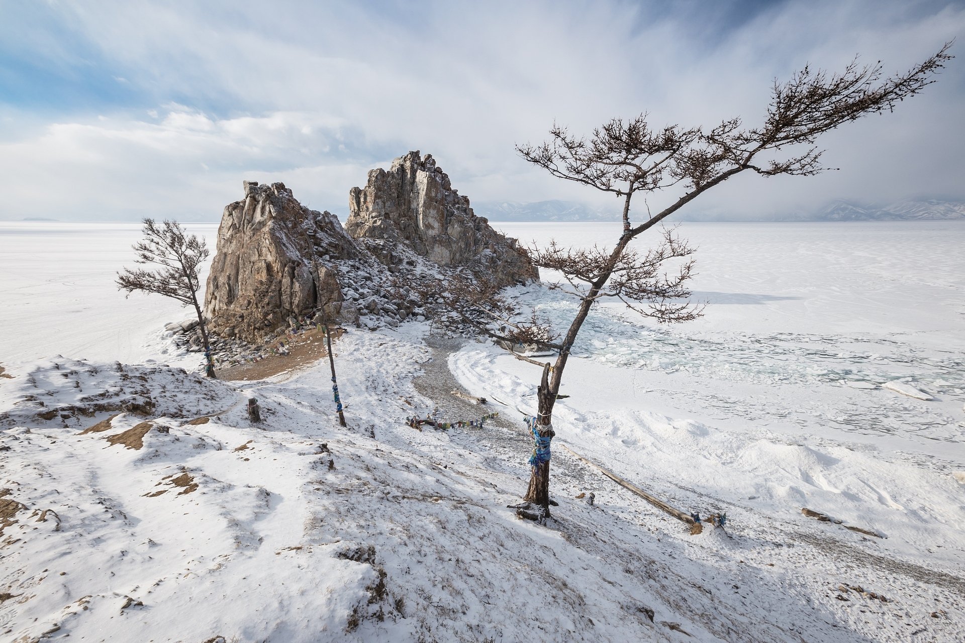 Гора Шаманка Ольхон зимой