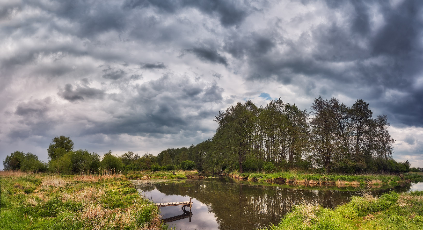 2025, беларусь, весна, дождь, май, облака, отражение, панорама, река, тучи, уса, Вейзе Максим