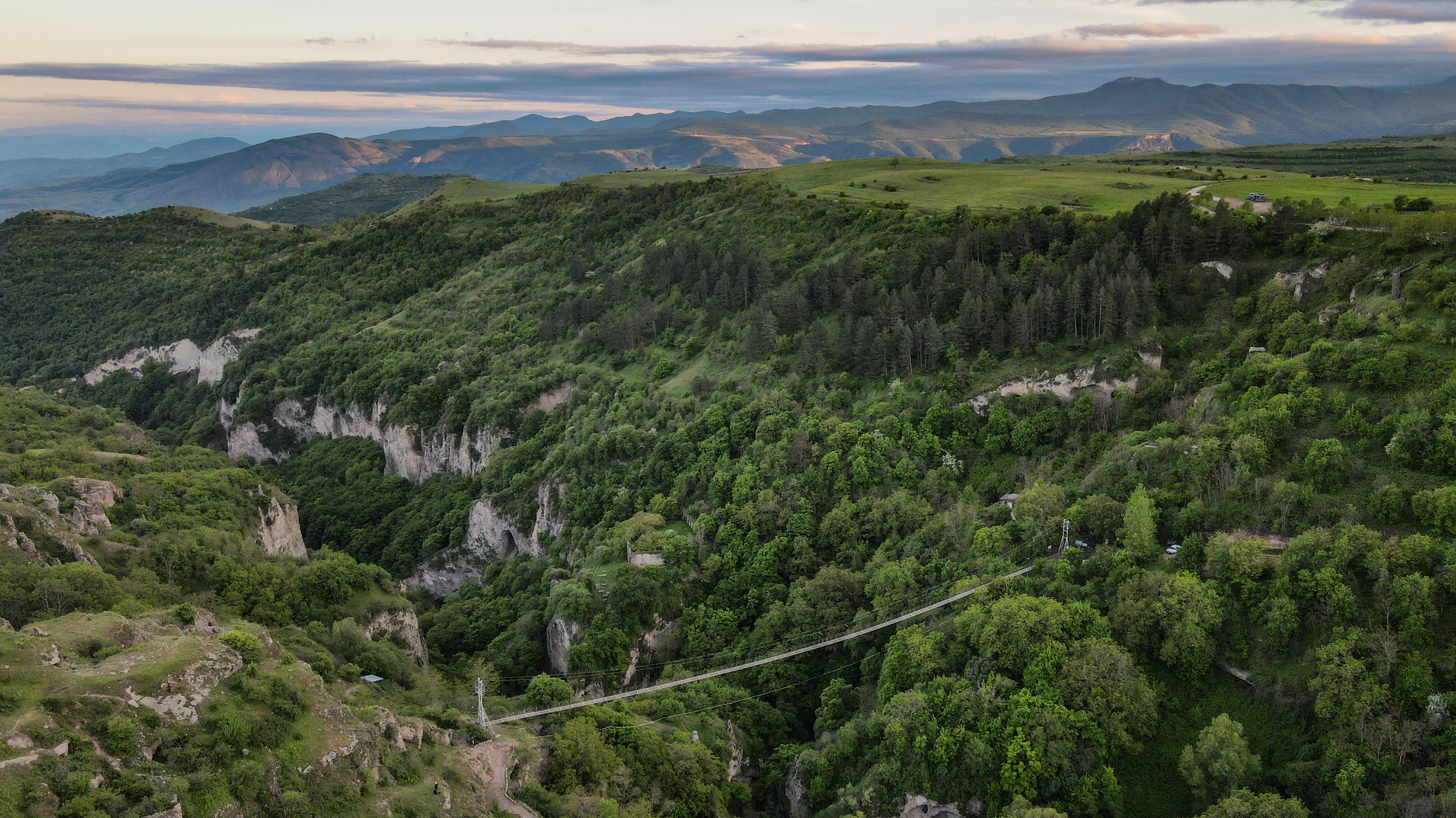 Армения, Сюникская область, пещерный город Хндзореск, подвесной мост, Гаврилов Юрий
