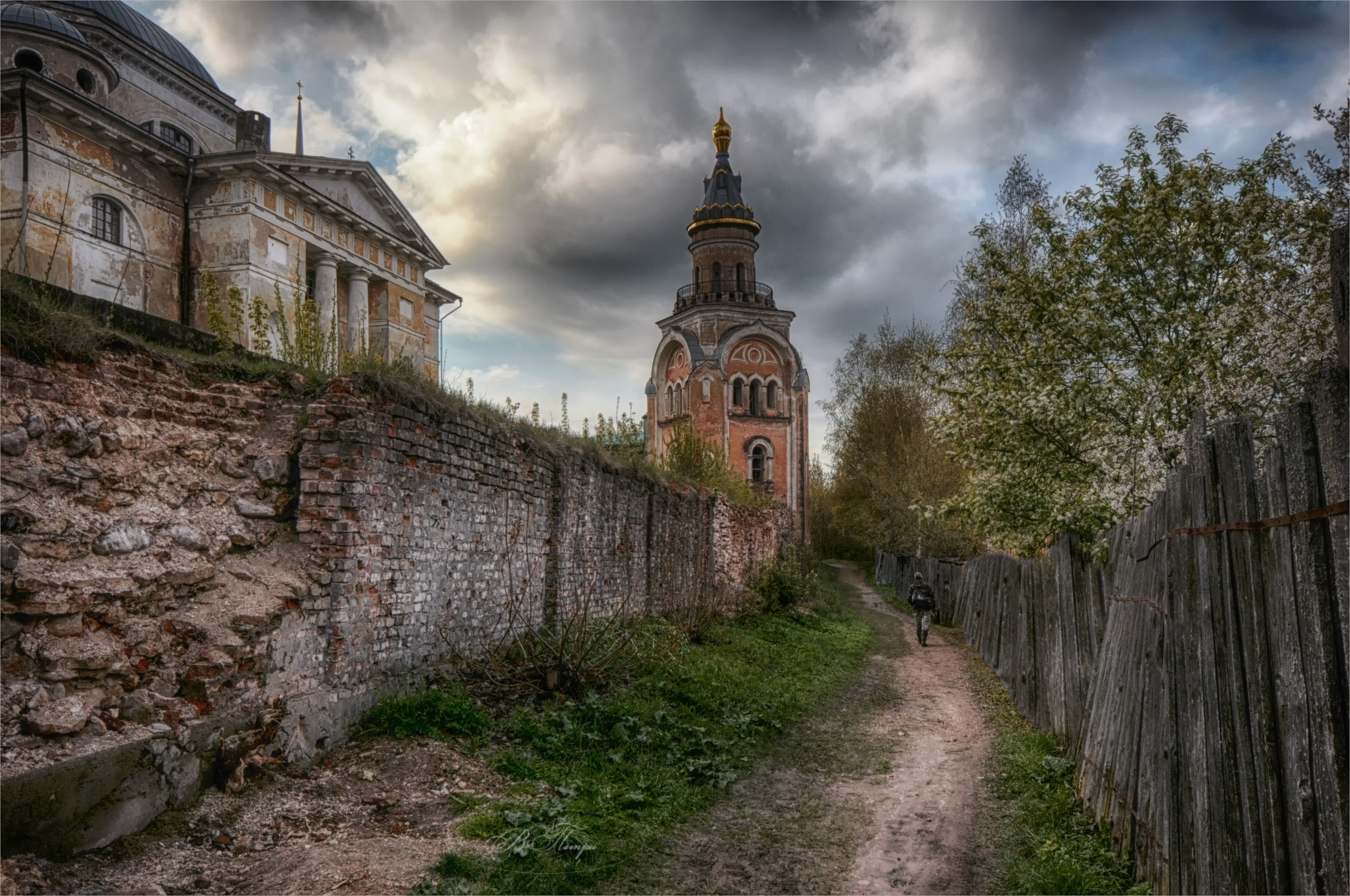стена, башня, человек, яблоня, Вера Петри