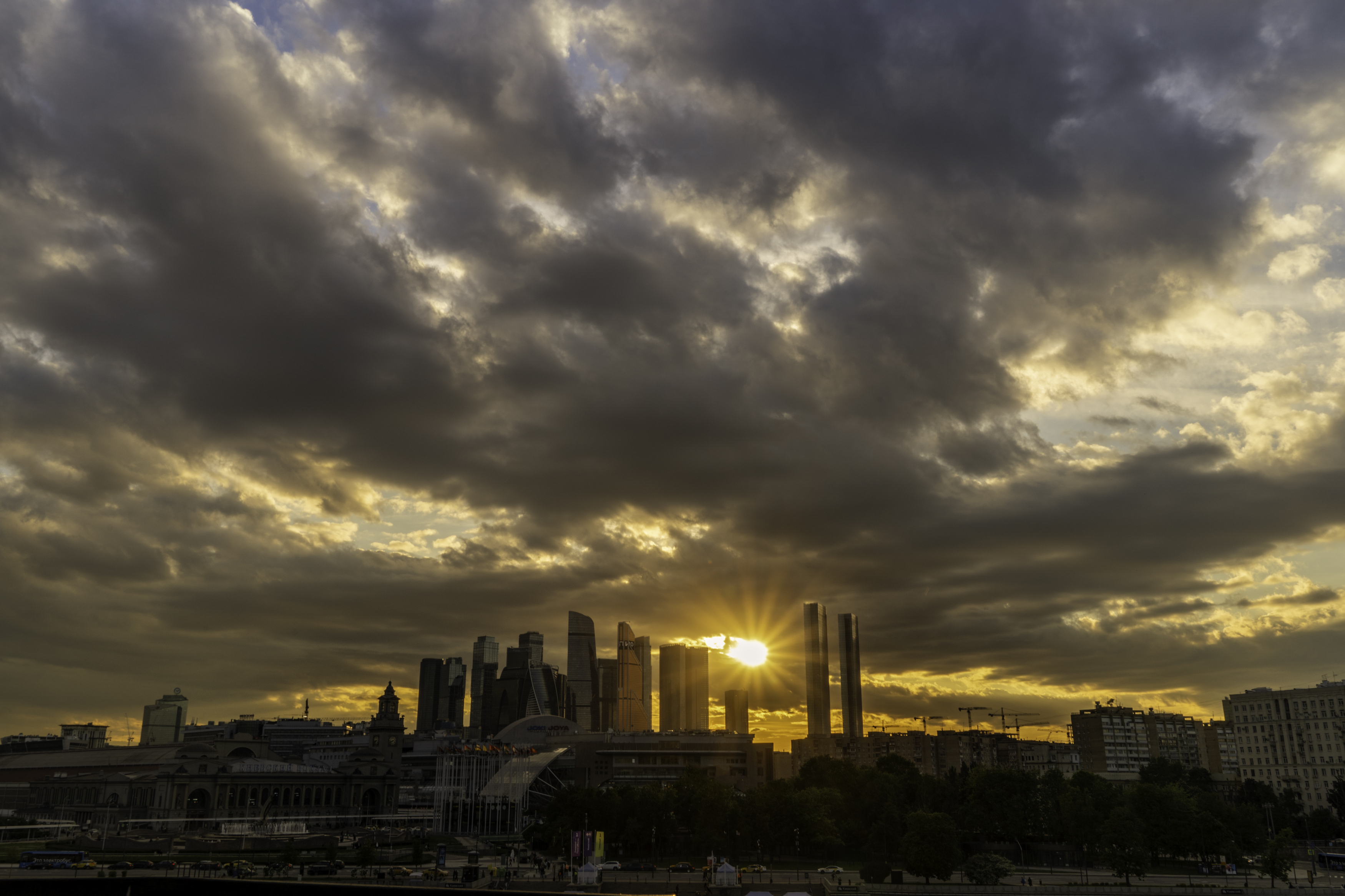 Москва, Киевский вокзал, Москва-Сити, закат, Гаврилов Юрий
