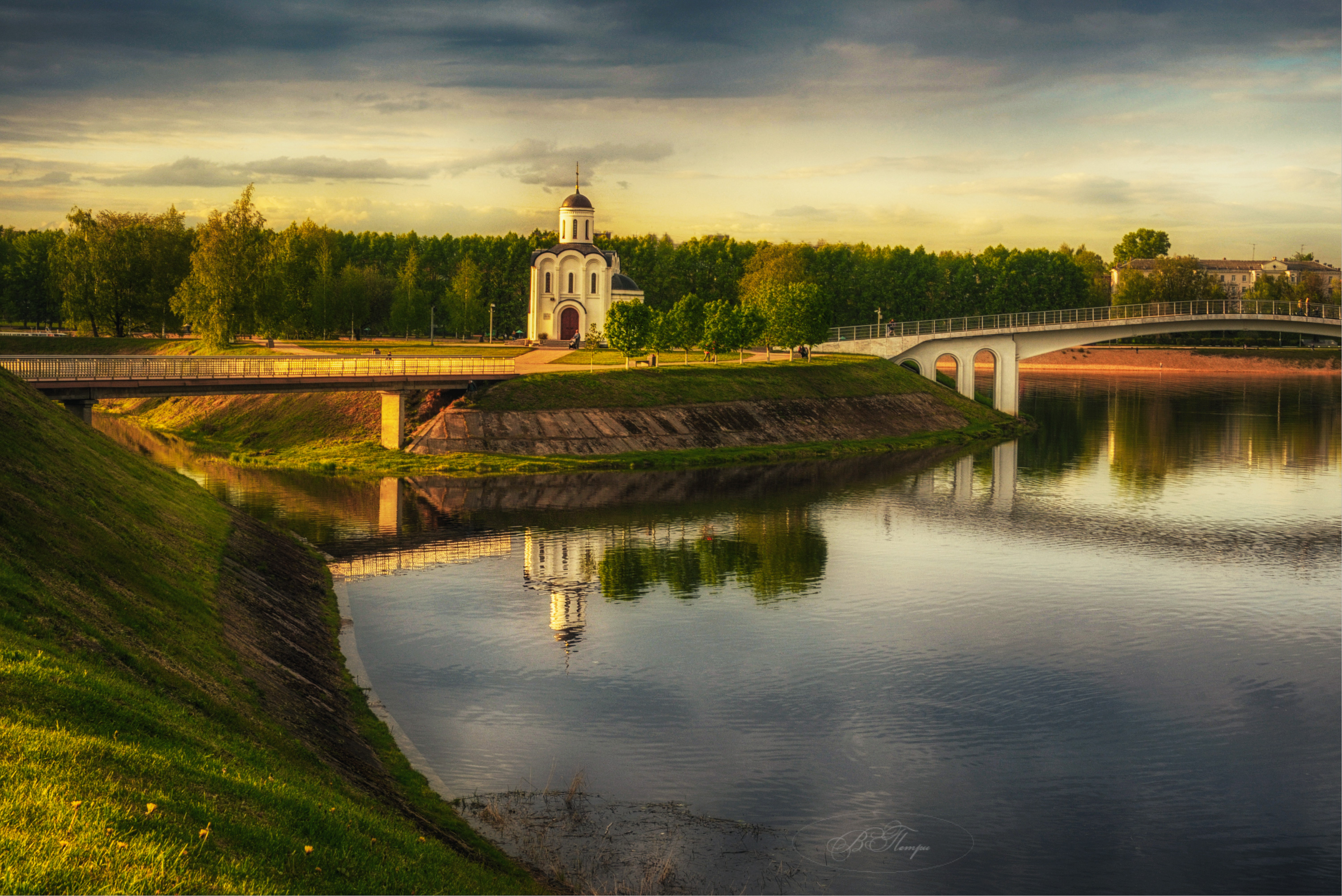 церковь речка отражение тучи, Вера Петри