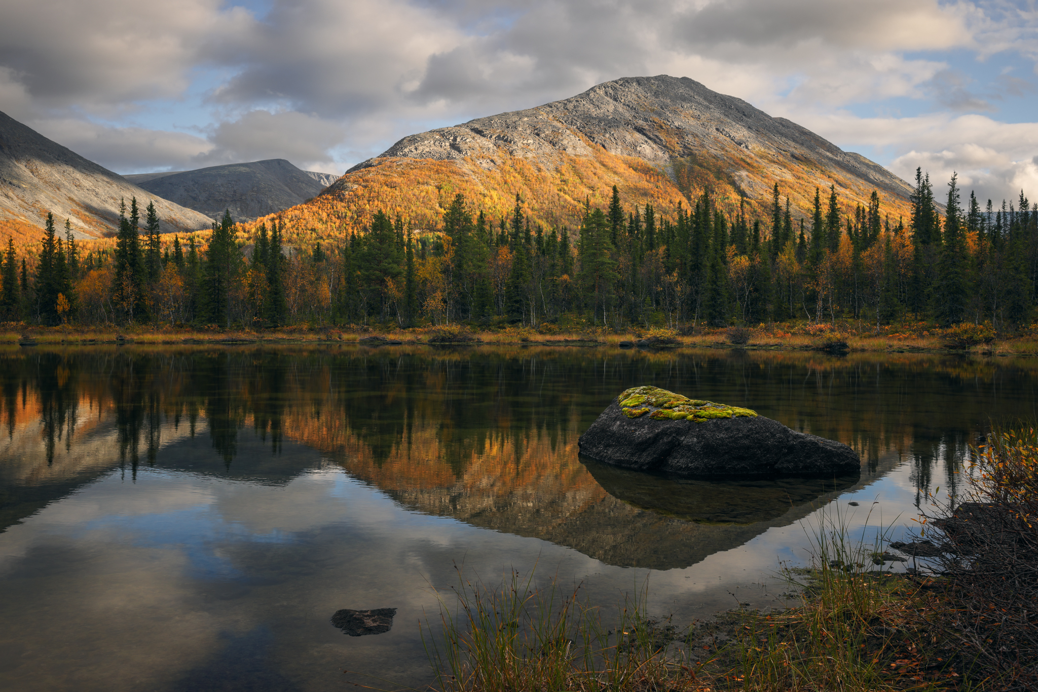 nature, autumn, outdoors, landscape, forest, water, mountain, reflection, yellow, tranquil, cloud, sky, rock, природа, пейзаж, горы, хибины, отражение, осень, Андрей