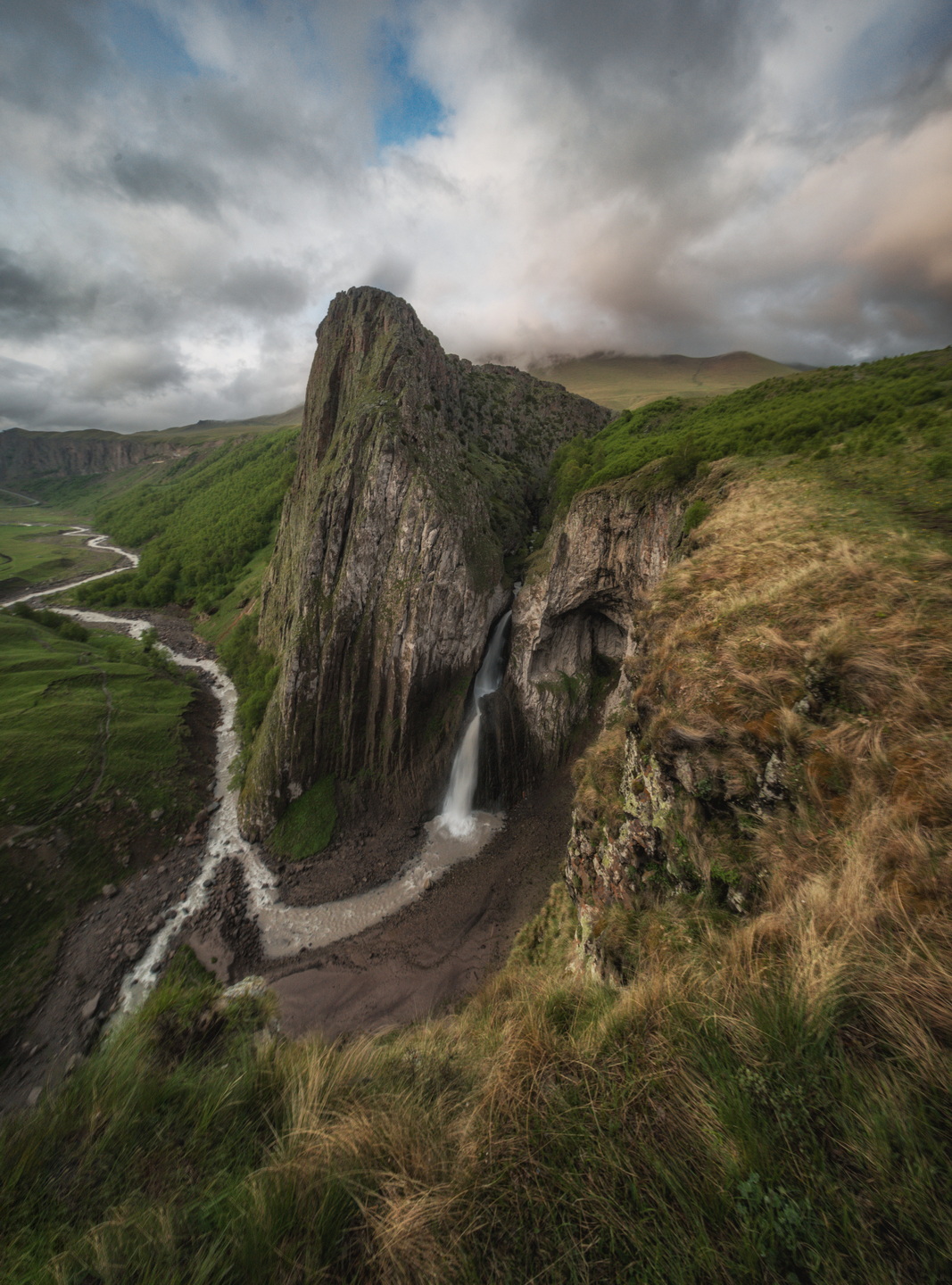 , Дэм Константин