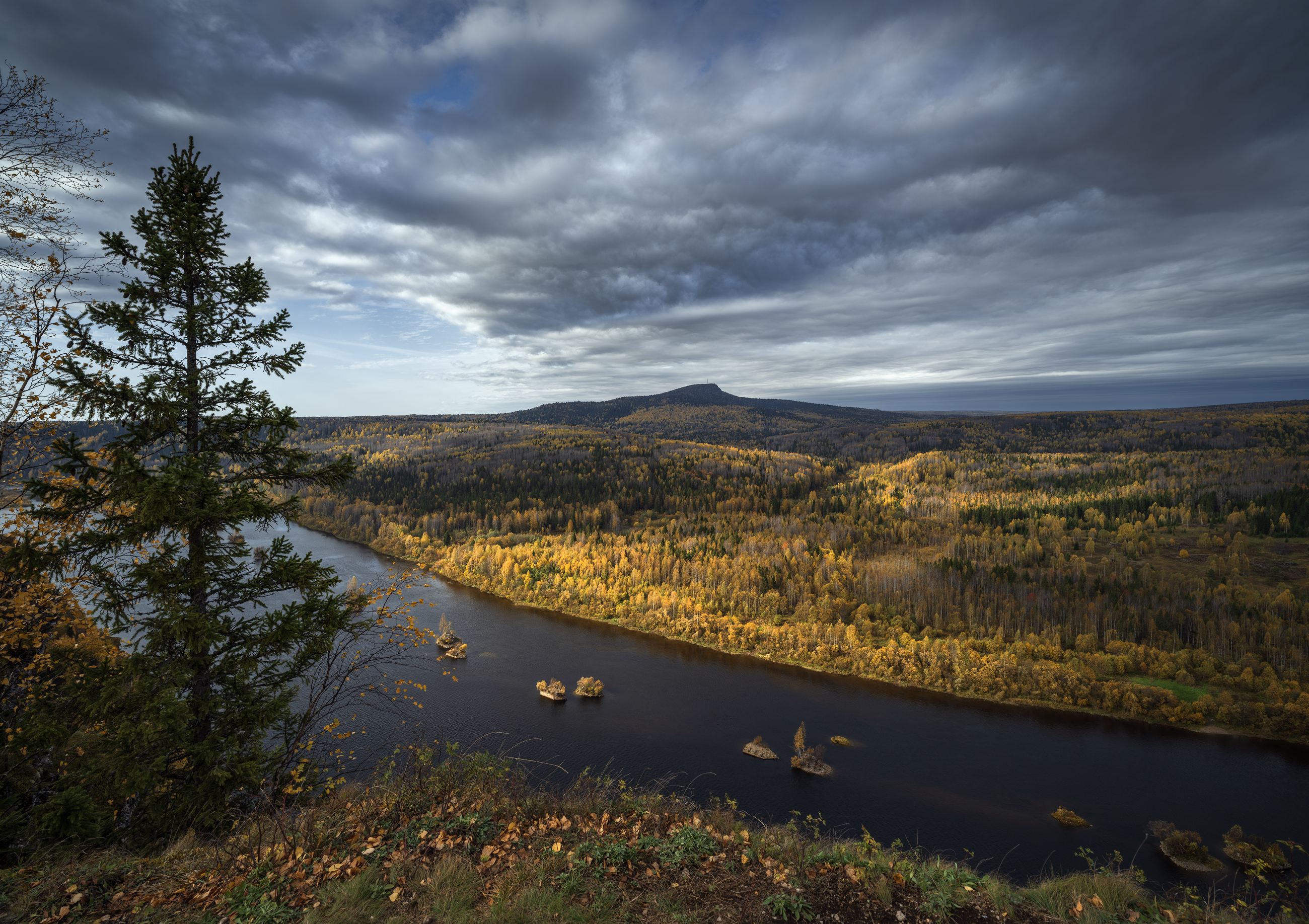 камень полюд, полюд, ветлан, вишера, пермский край, урал, осень, Олег Зверев
