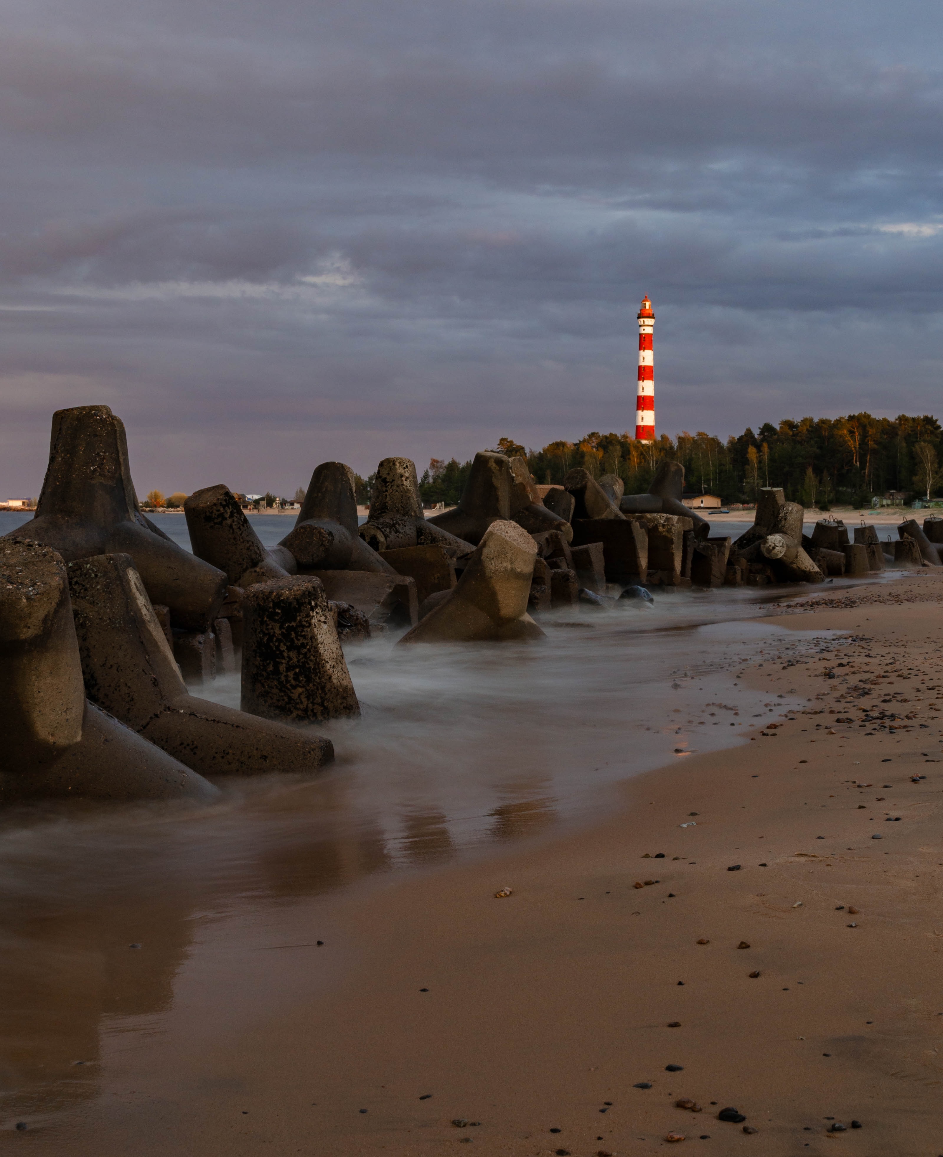 озеро, ладожское озеро, волны, закат, маяк, закат, пейзаж, санкт-петербург, спб, питер, lighthouse, waves, sunset, lake, cloud, sky, небо, облака, пляж, beach, осиновецкий маяк, Alexey S