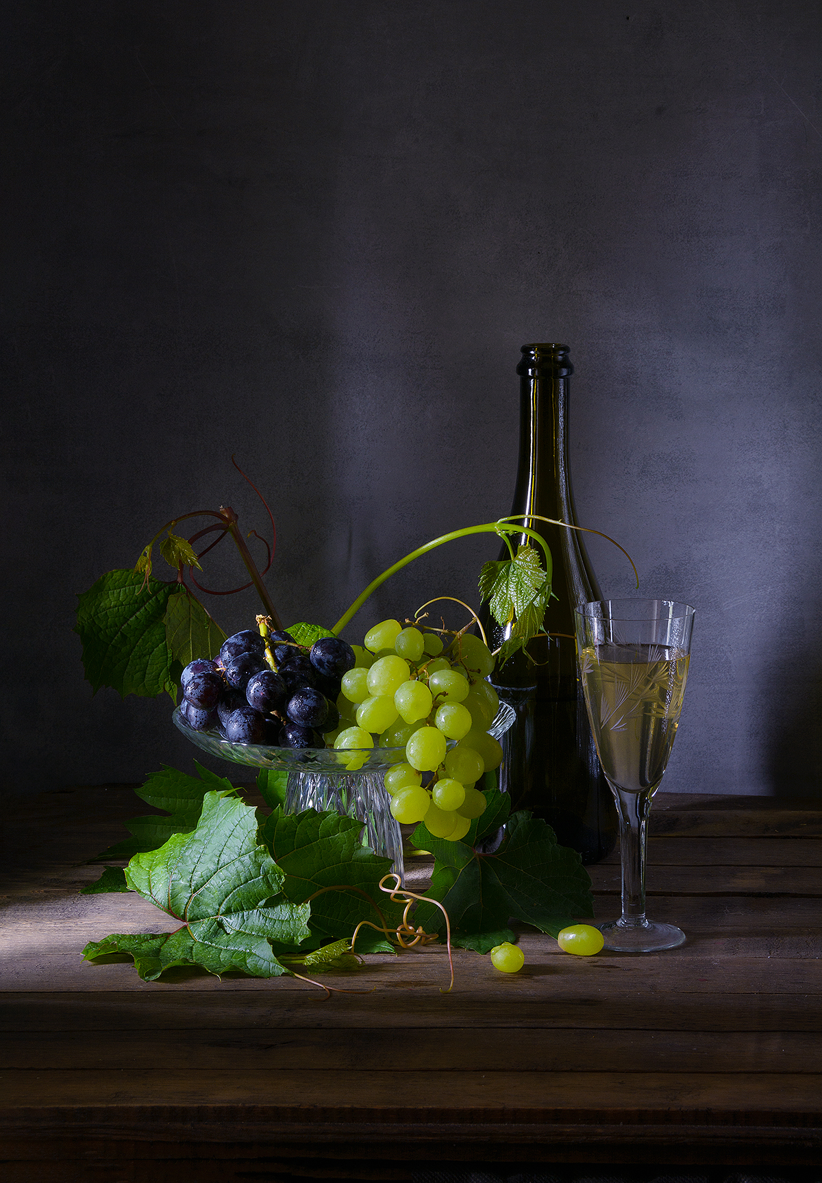 виноград, бутылка, фужер, вино, ваза, листья, Алексей Бычков