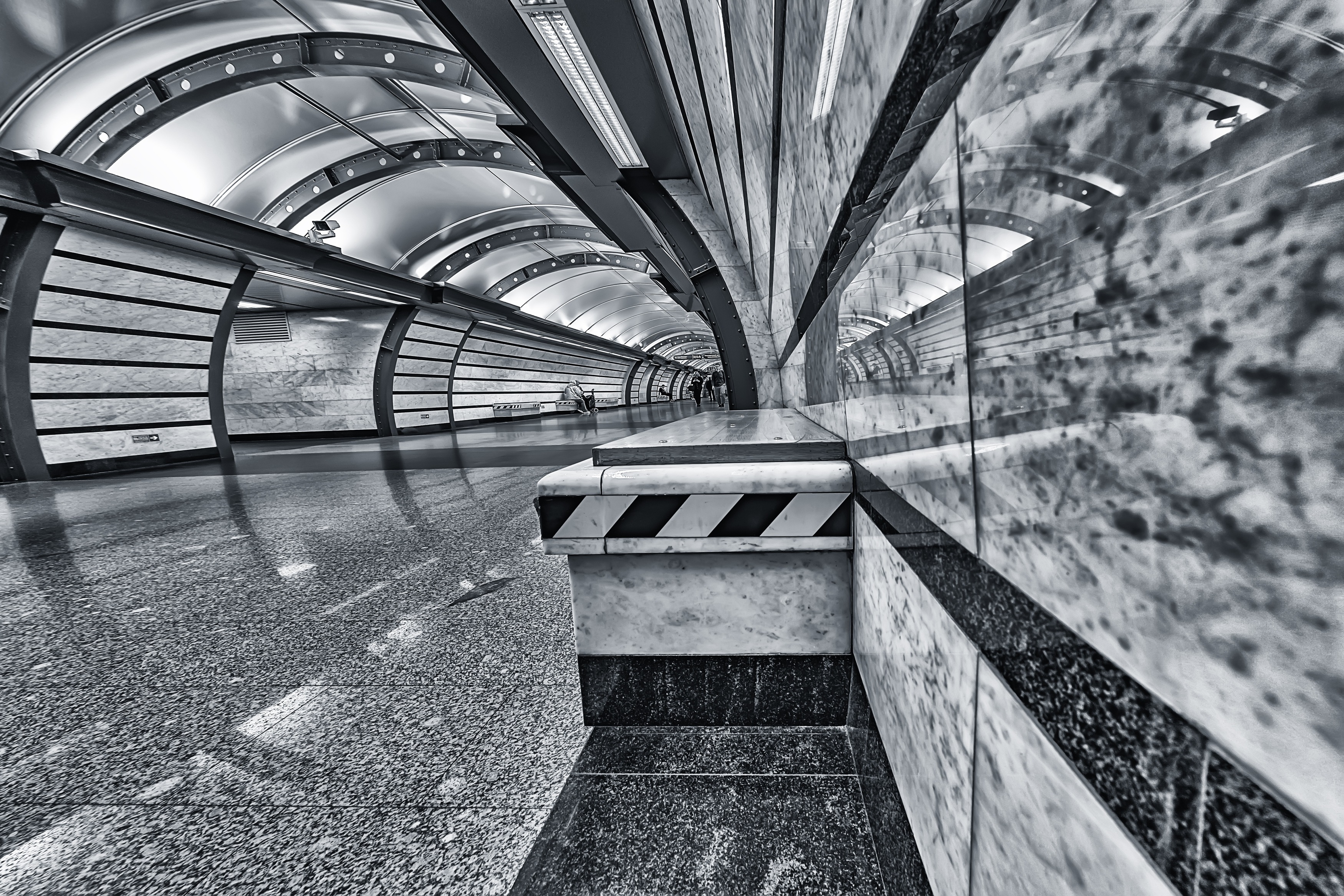 метро станция интерьер подземка переход отражения чёрно белое, Тамара