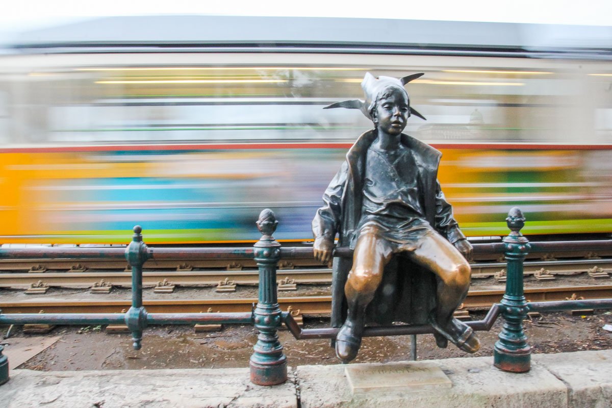 скульптура, мальчик, трамвай, движение, Будапешт, Сергей Козинцев