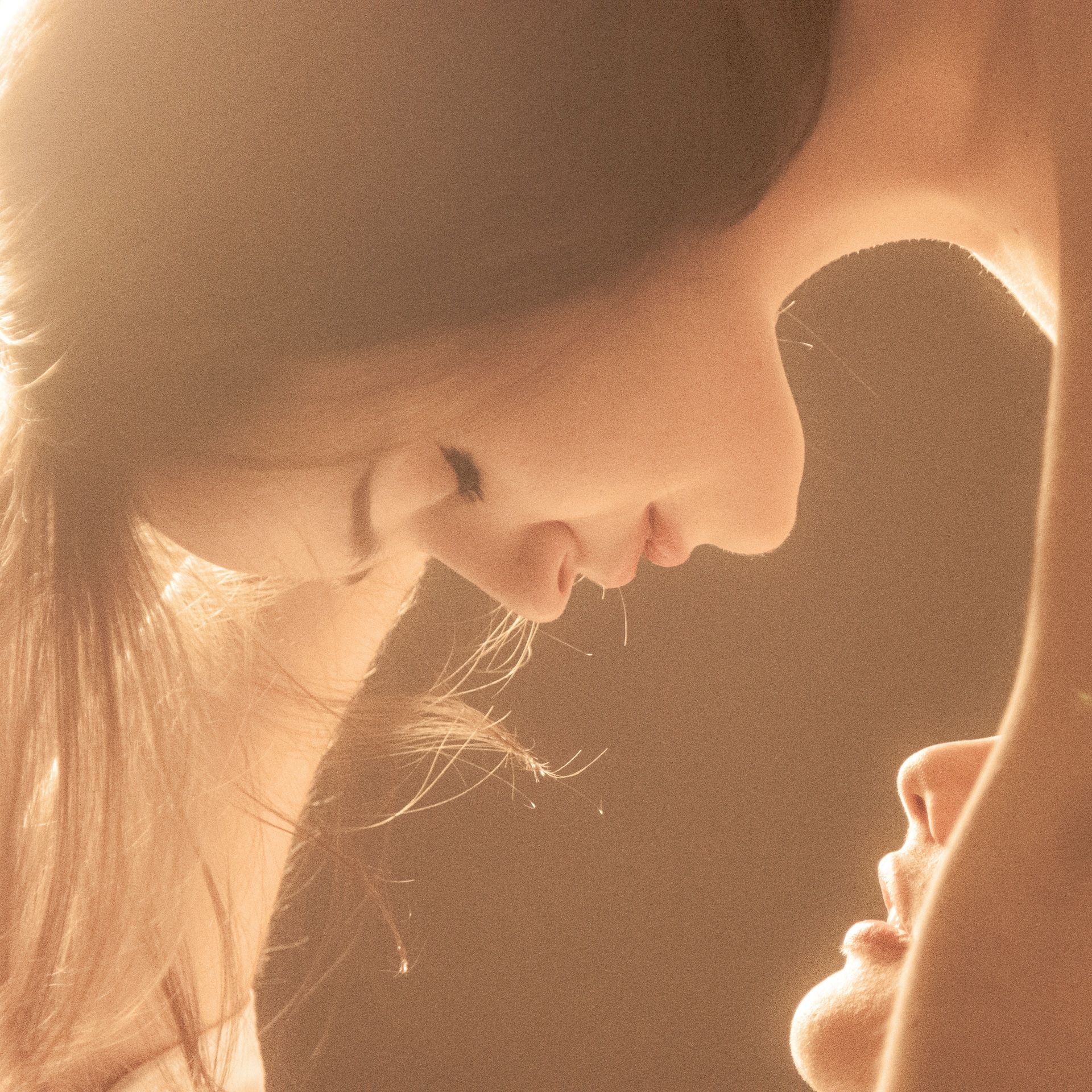 пара, портрет пары, постановочная фотография, контровой свет, студийный портрет, крупный план, губы, дыхание, love story, couple portrait, staged photography, backlight, studio portrait, close-up, lips, breathing, Лебедев Кирилл